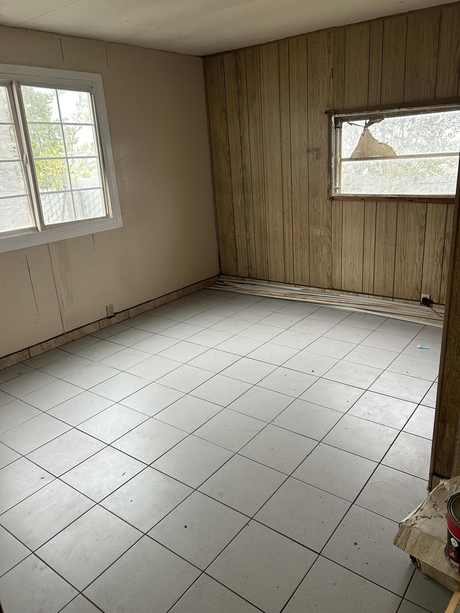 17496 W Whitesbridge Ave ## 8, Kerman, CA 93630