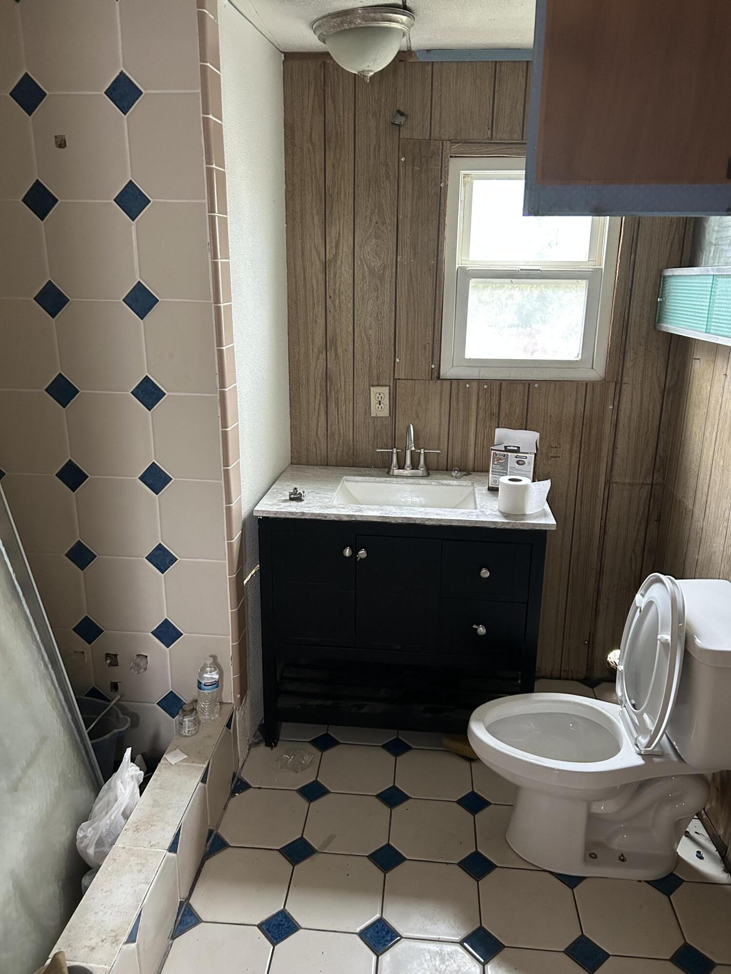 17496 W Whitesbridge Ave ## 8, Kerman, CA 93630