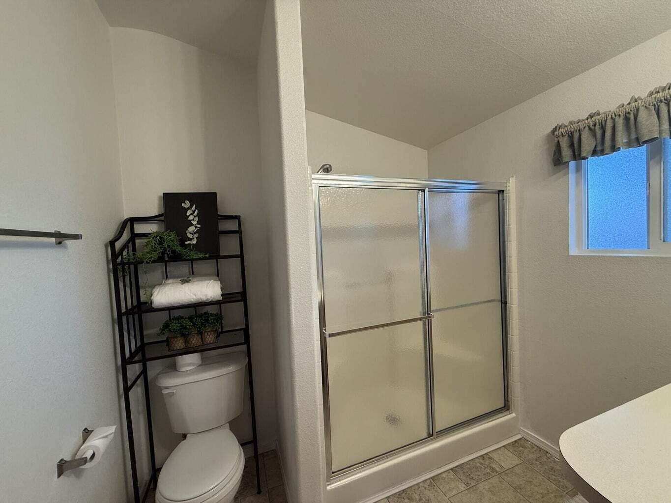 820 S S Chinowth St, Visalia, CA 93277