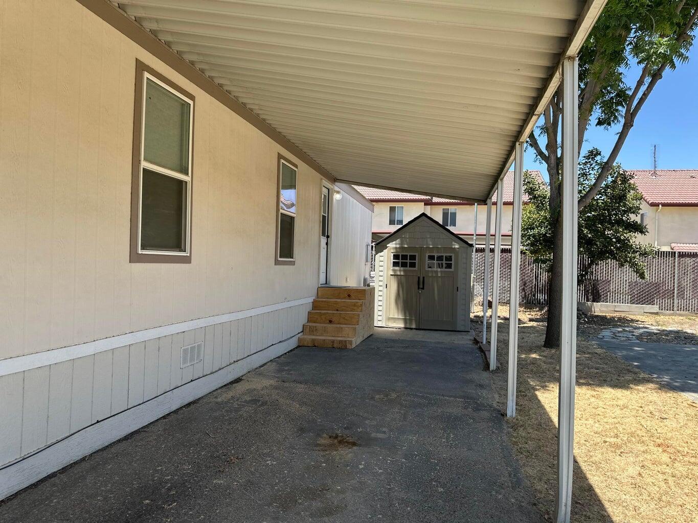 820 S S Chinowth St, Visalia, CA 93277