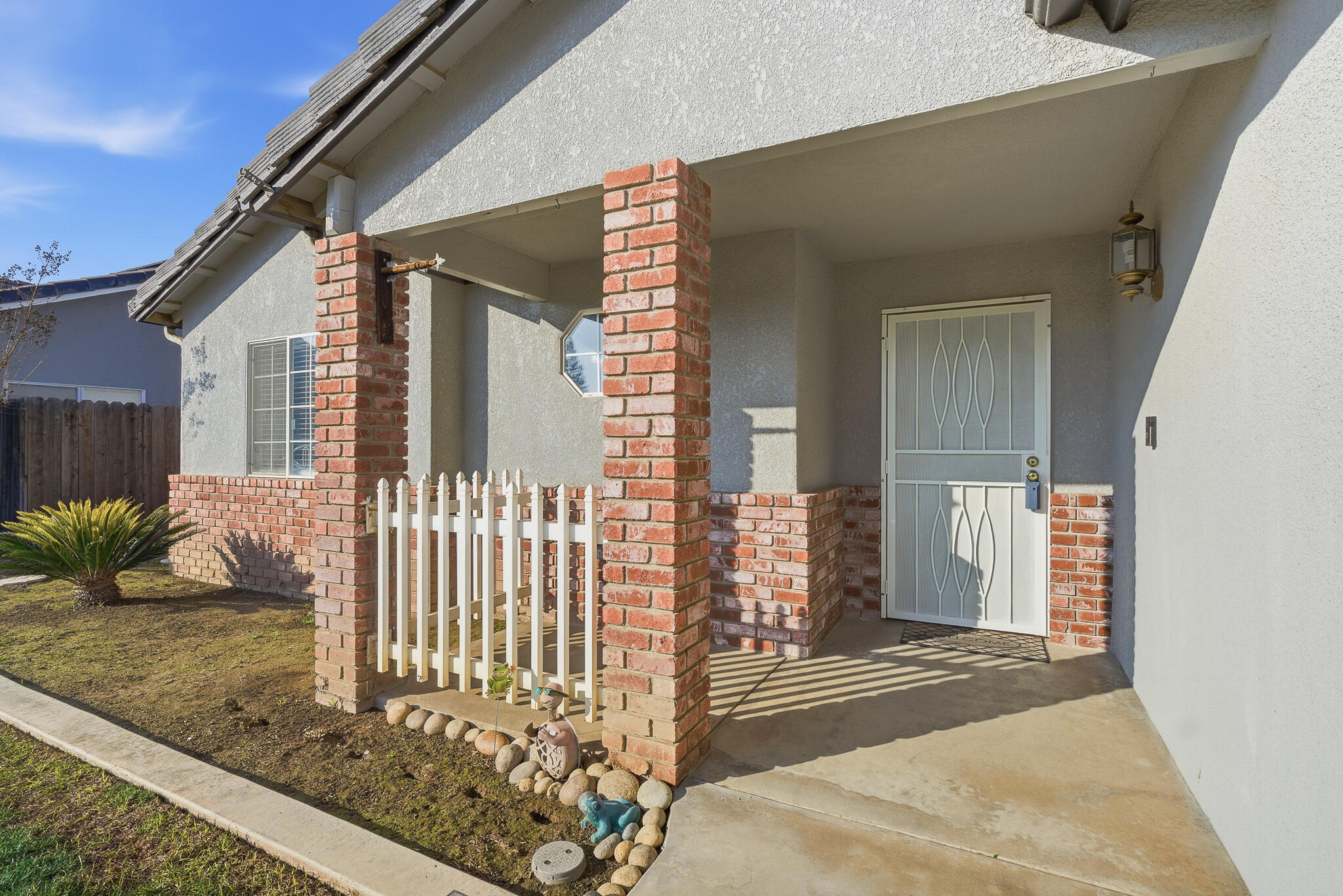 2316 W Roby Ave, Porterville, CA 93257