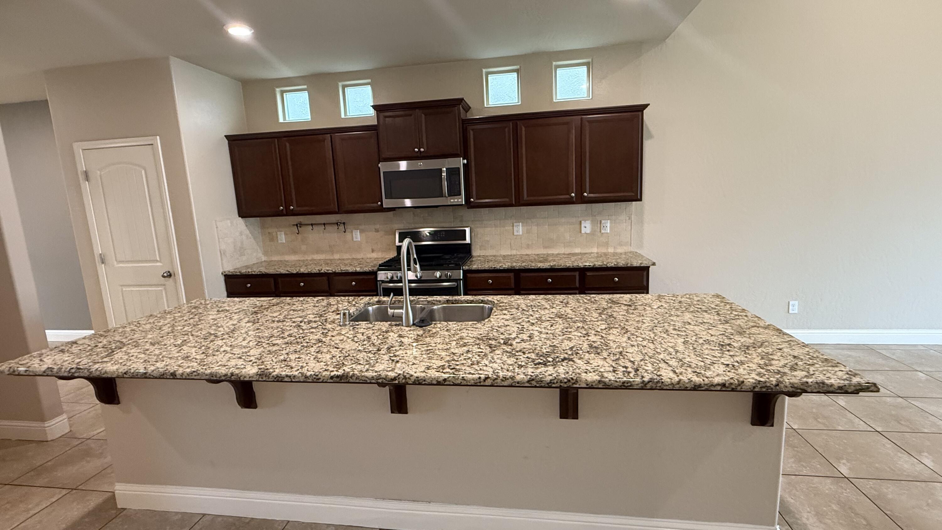 2315 N Elm St, Visalia, CA 93291