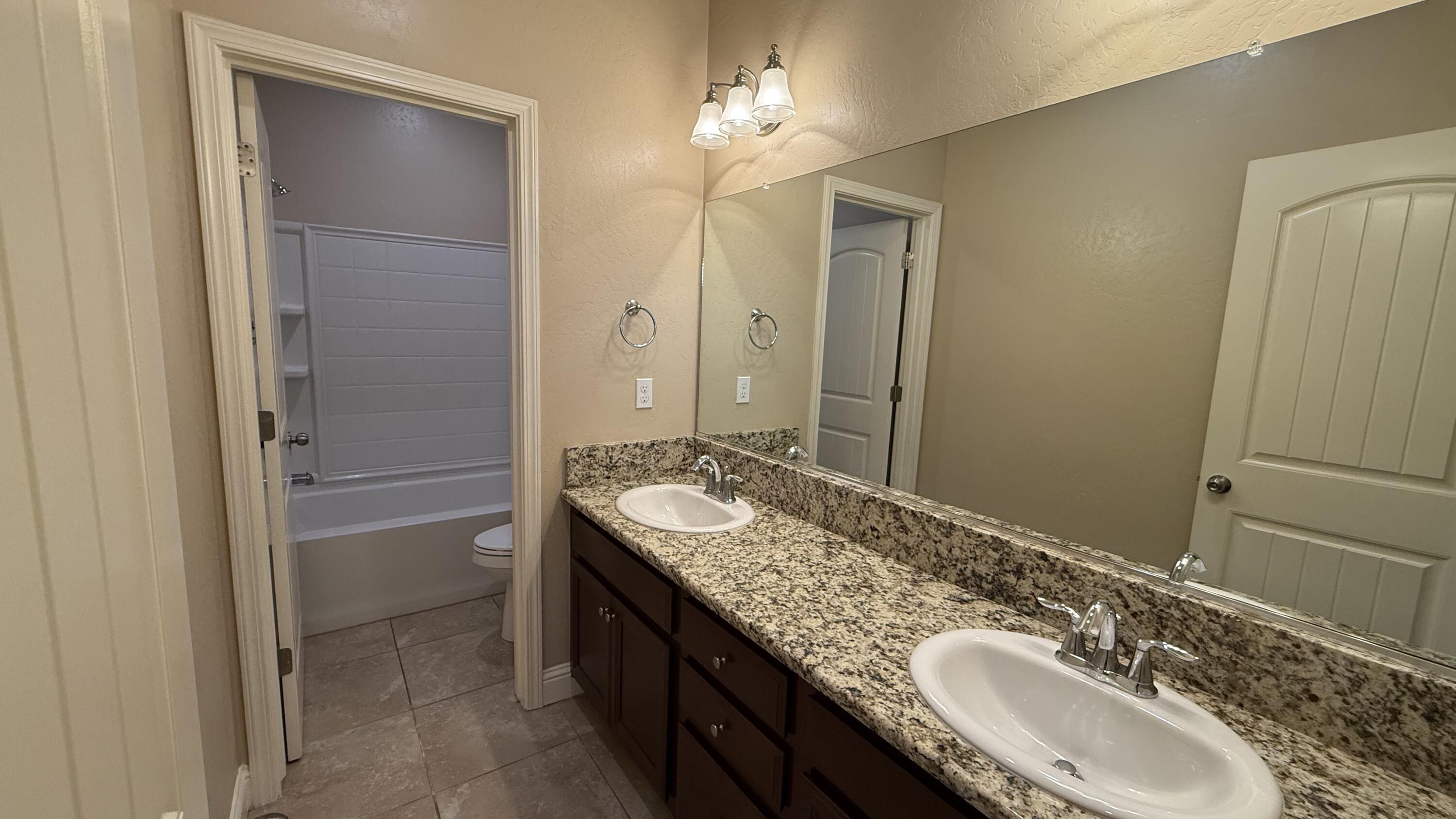 2315 N Elm St, Visalia, CA 93291