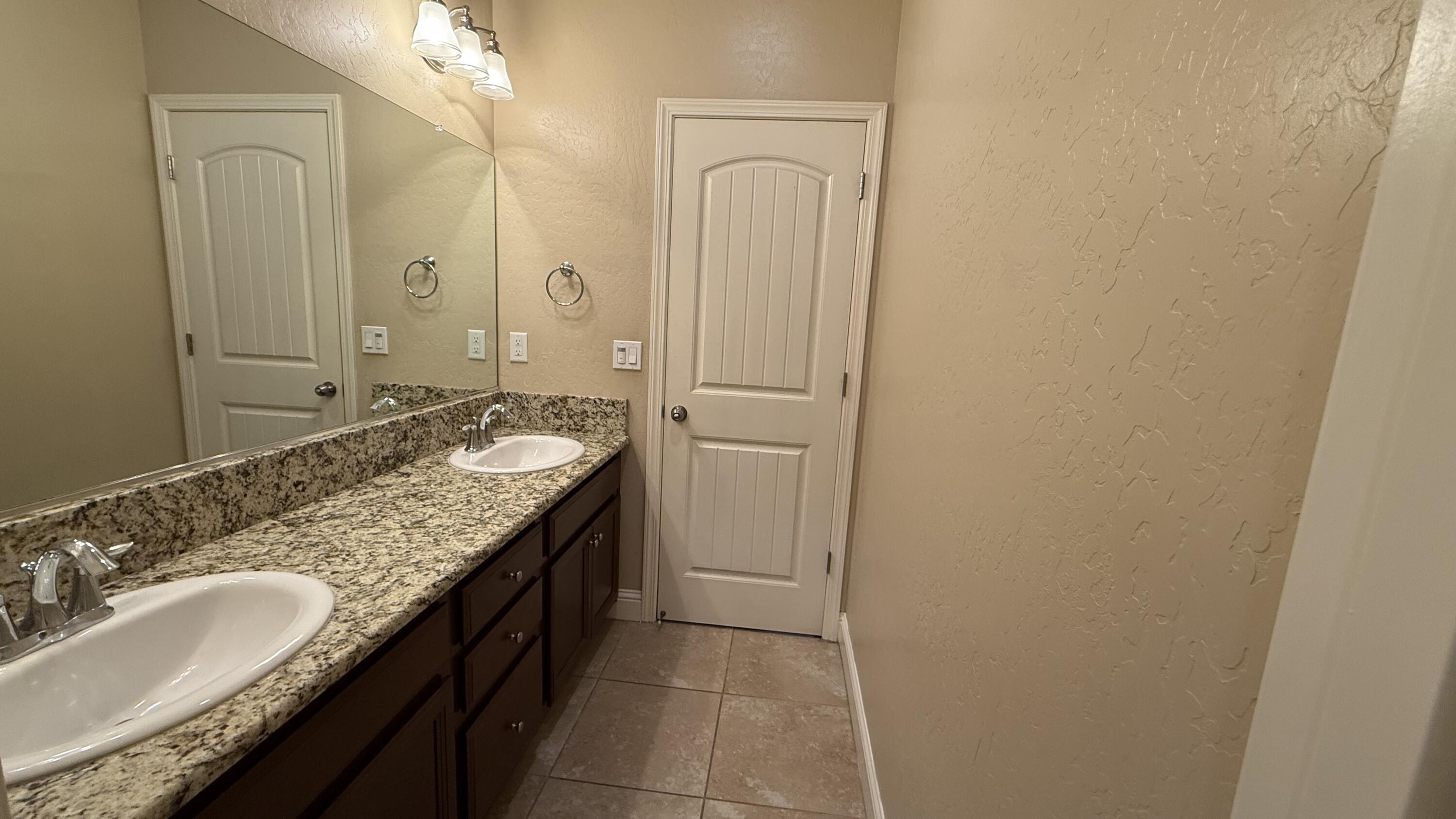 2315 N Elm St, Visalia, CA 93291