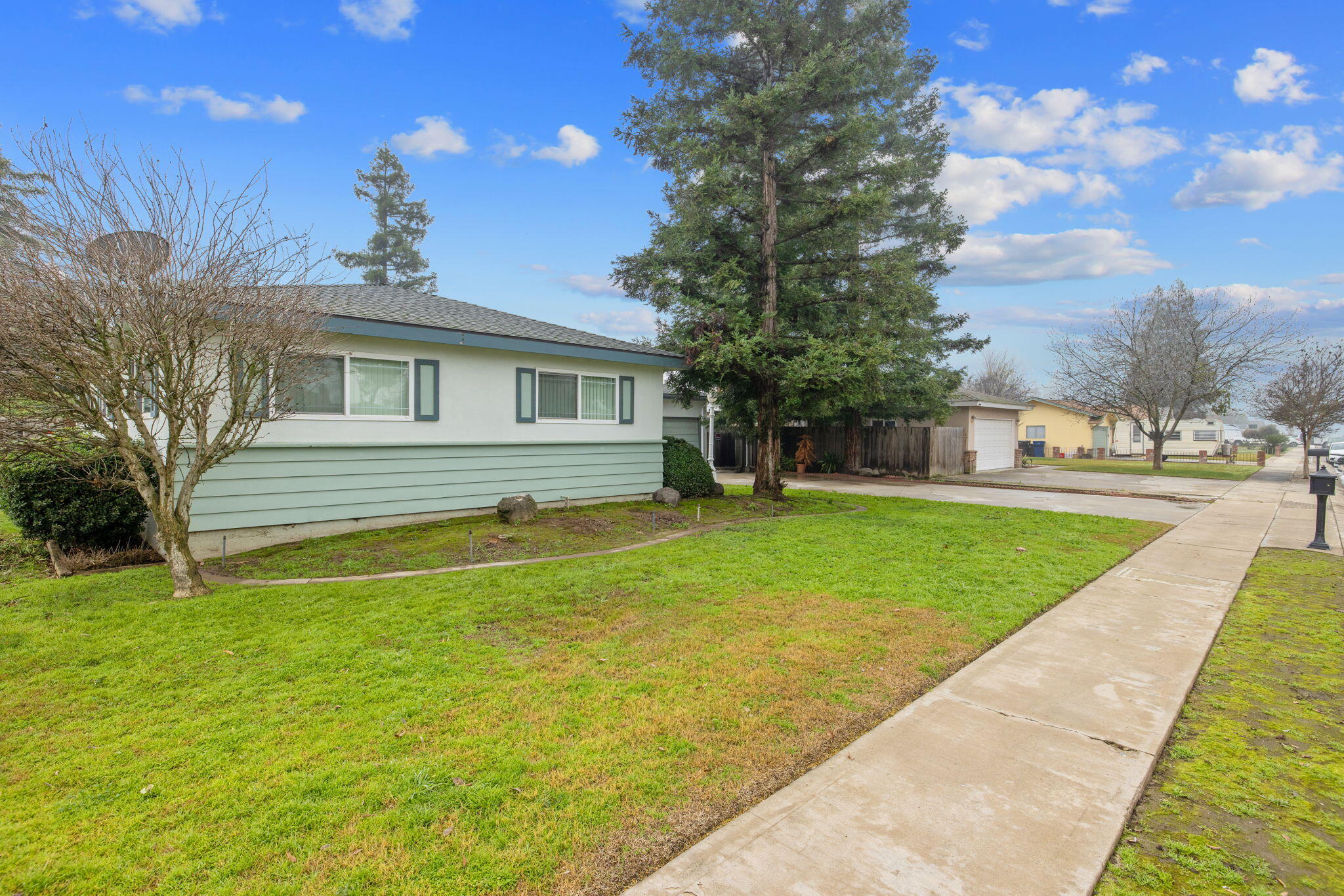 479 E Sandra Ave, Tulare, CA 93274