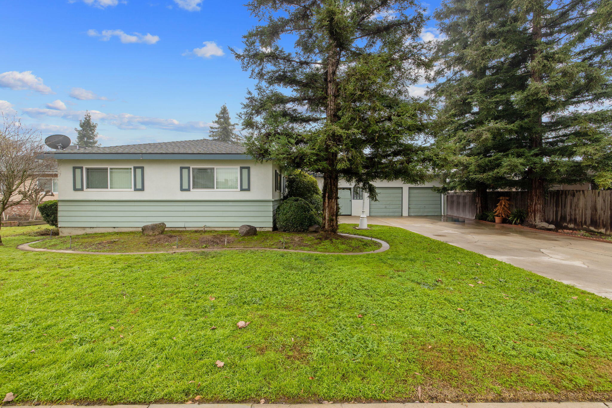 479 E Sandra Ave, Tulare, CA 93274