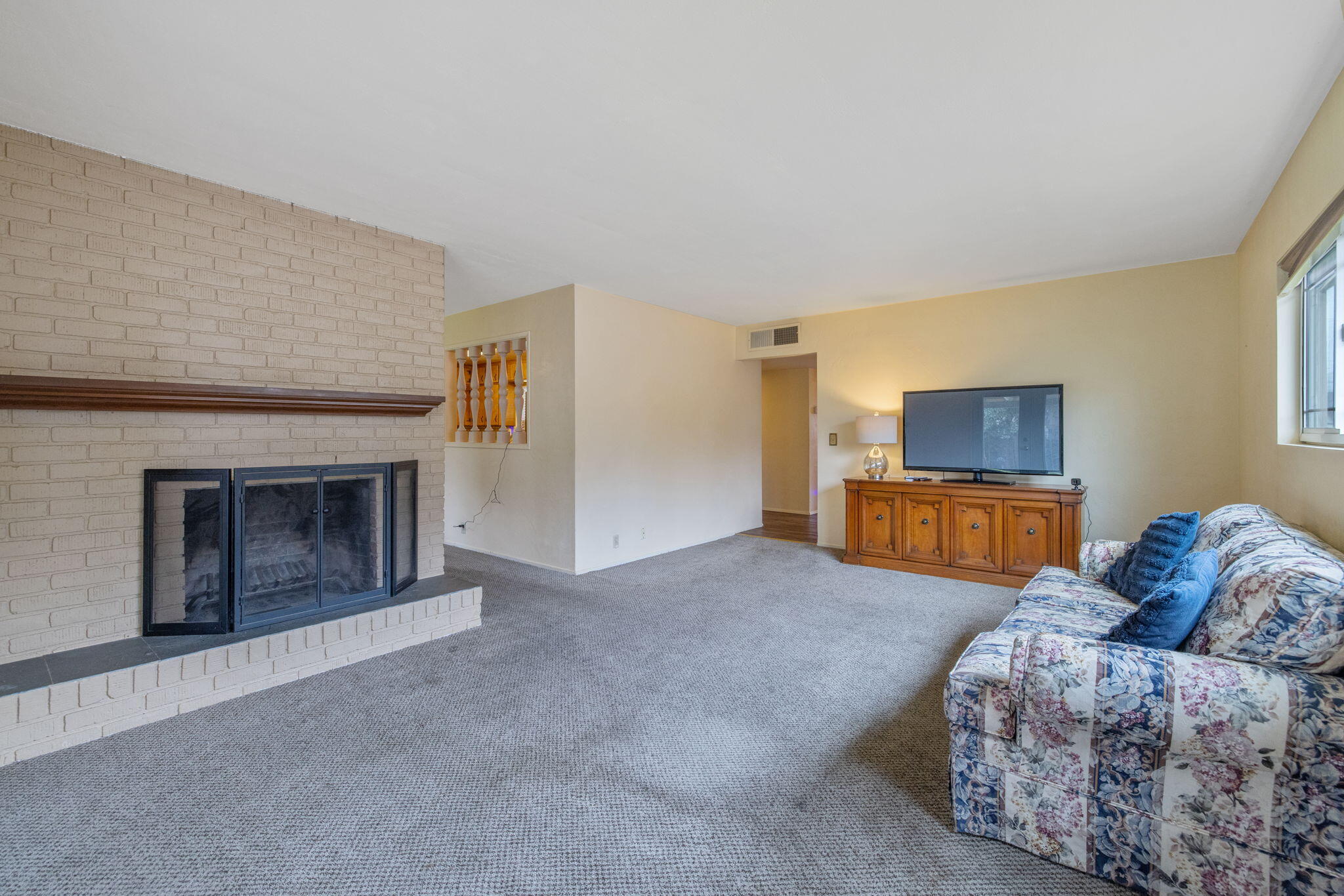 479 E Sandra Ave, Tulare, CA 93274