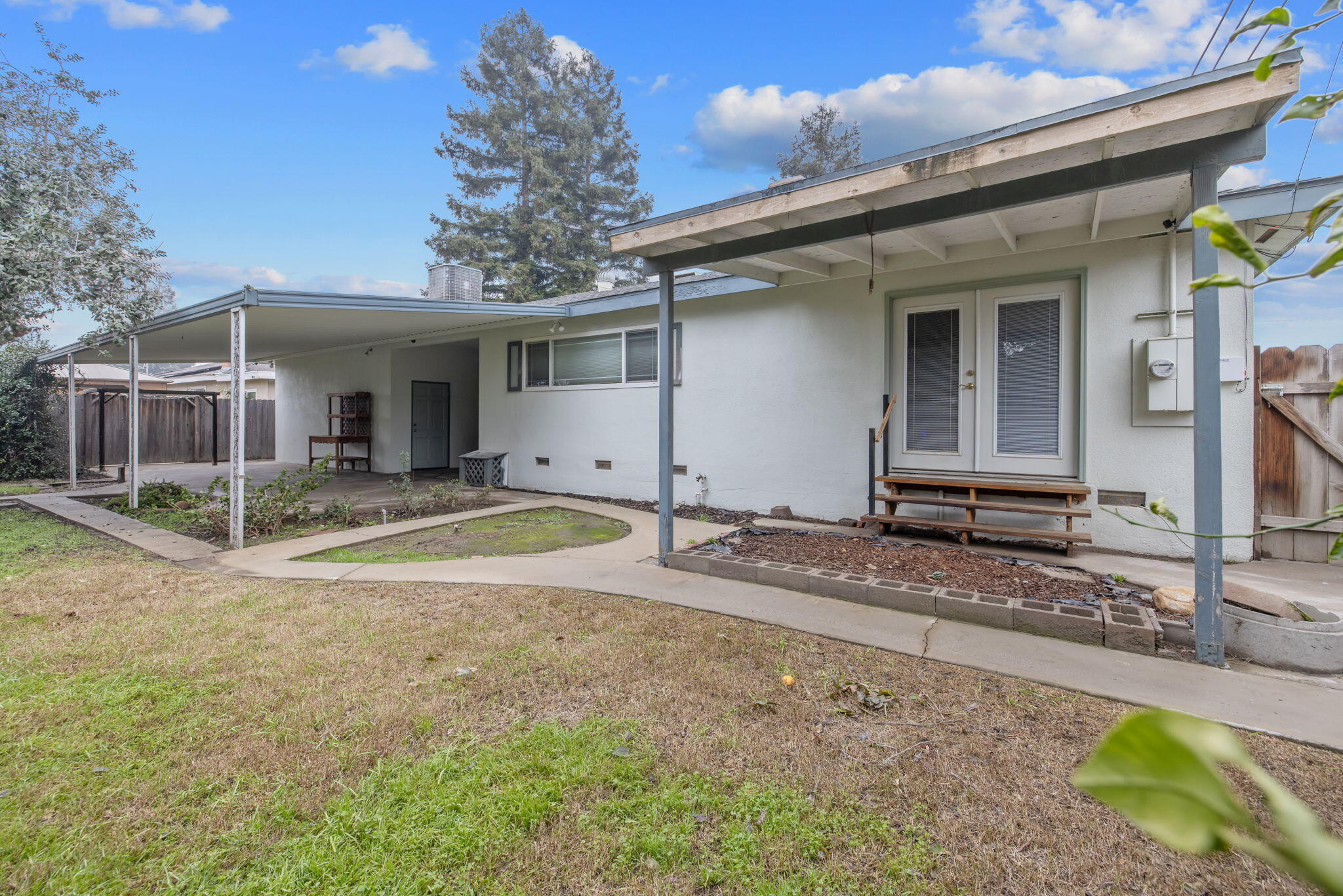 479 E Sandra Ave, Tulare, CA 93274