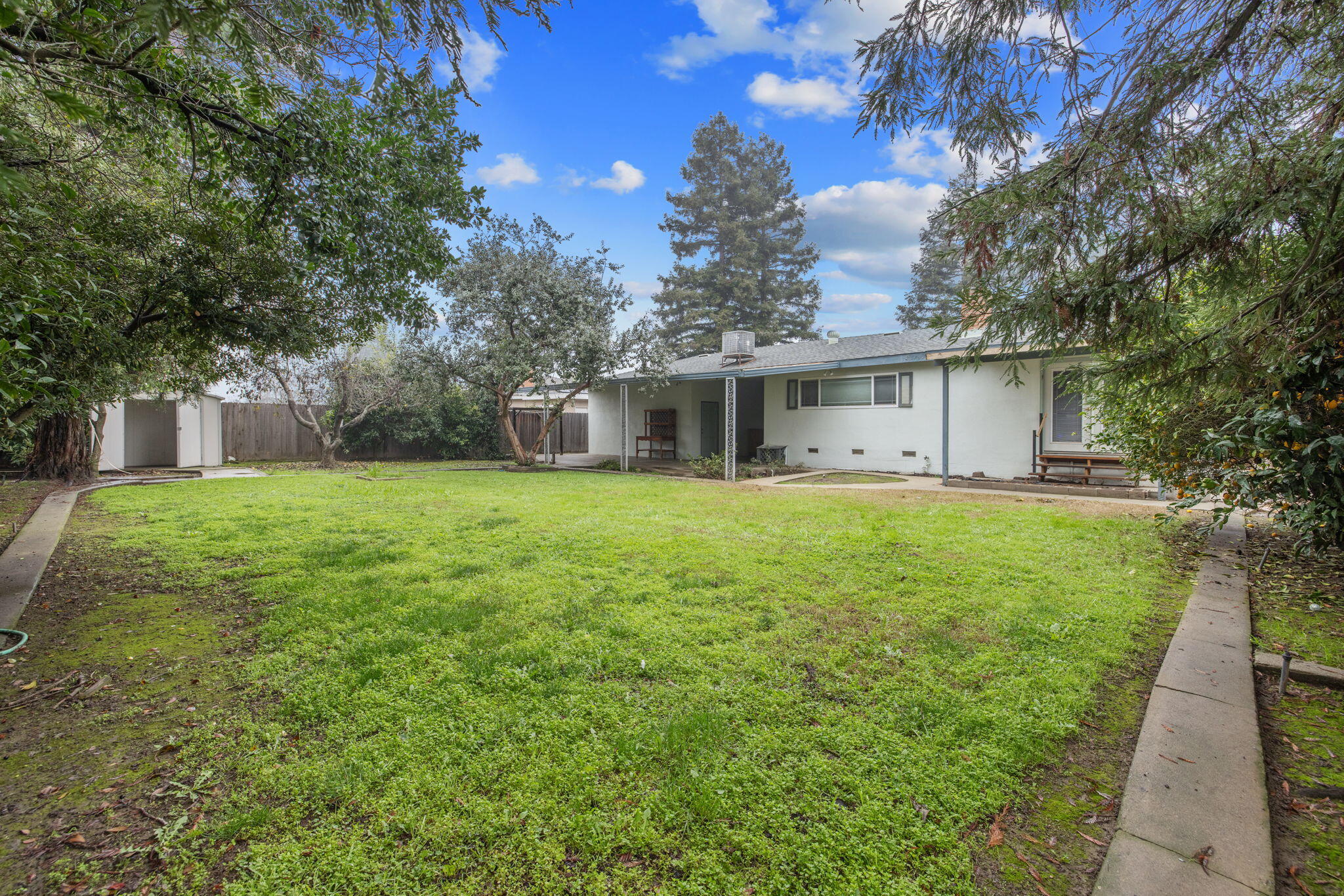 479 E Sandra Ave, Tulare, CA 93274