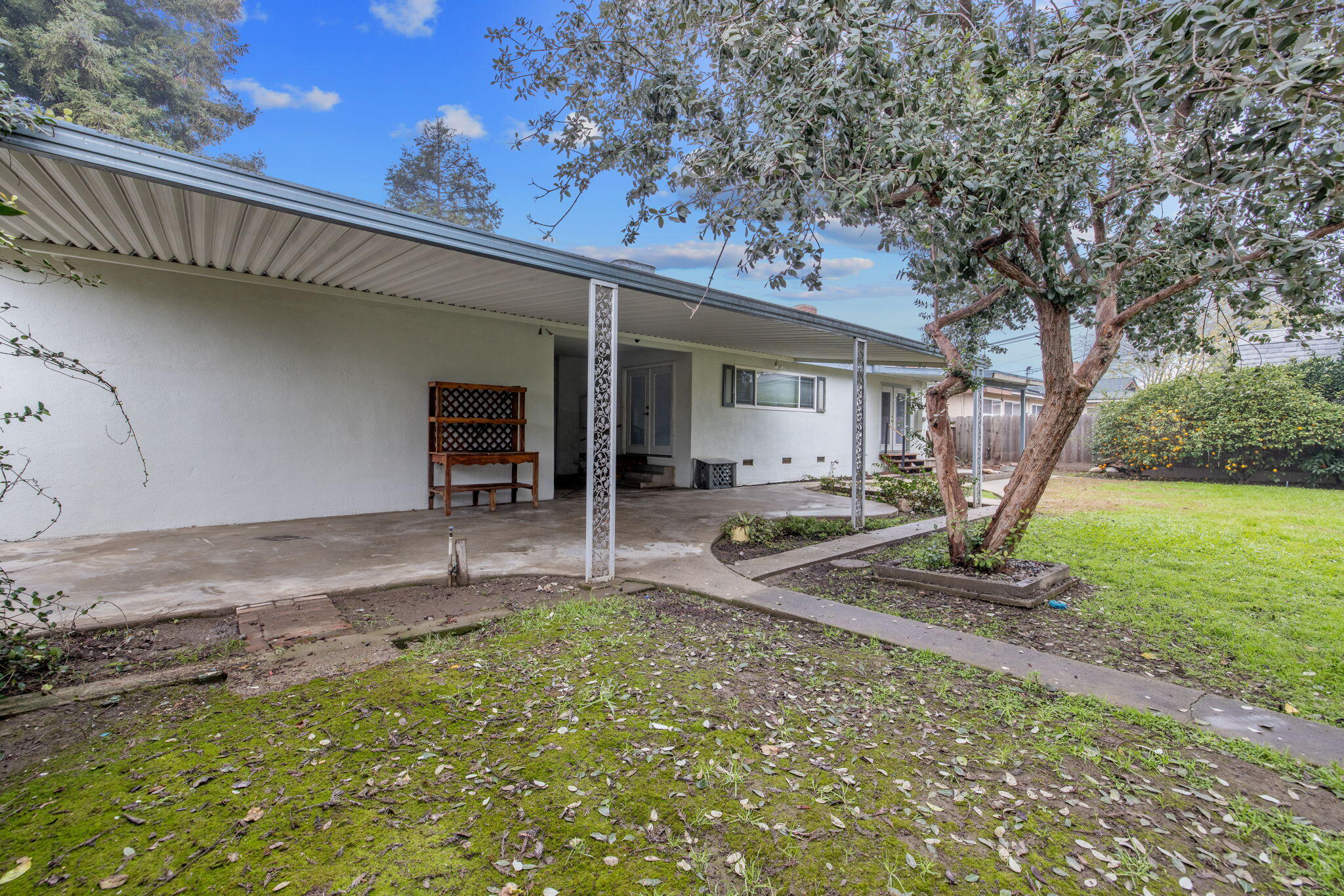 479 E Sandra Ave, Tulare, CA 93274