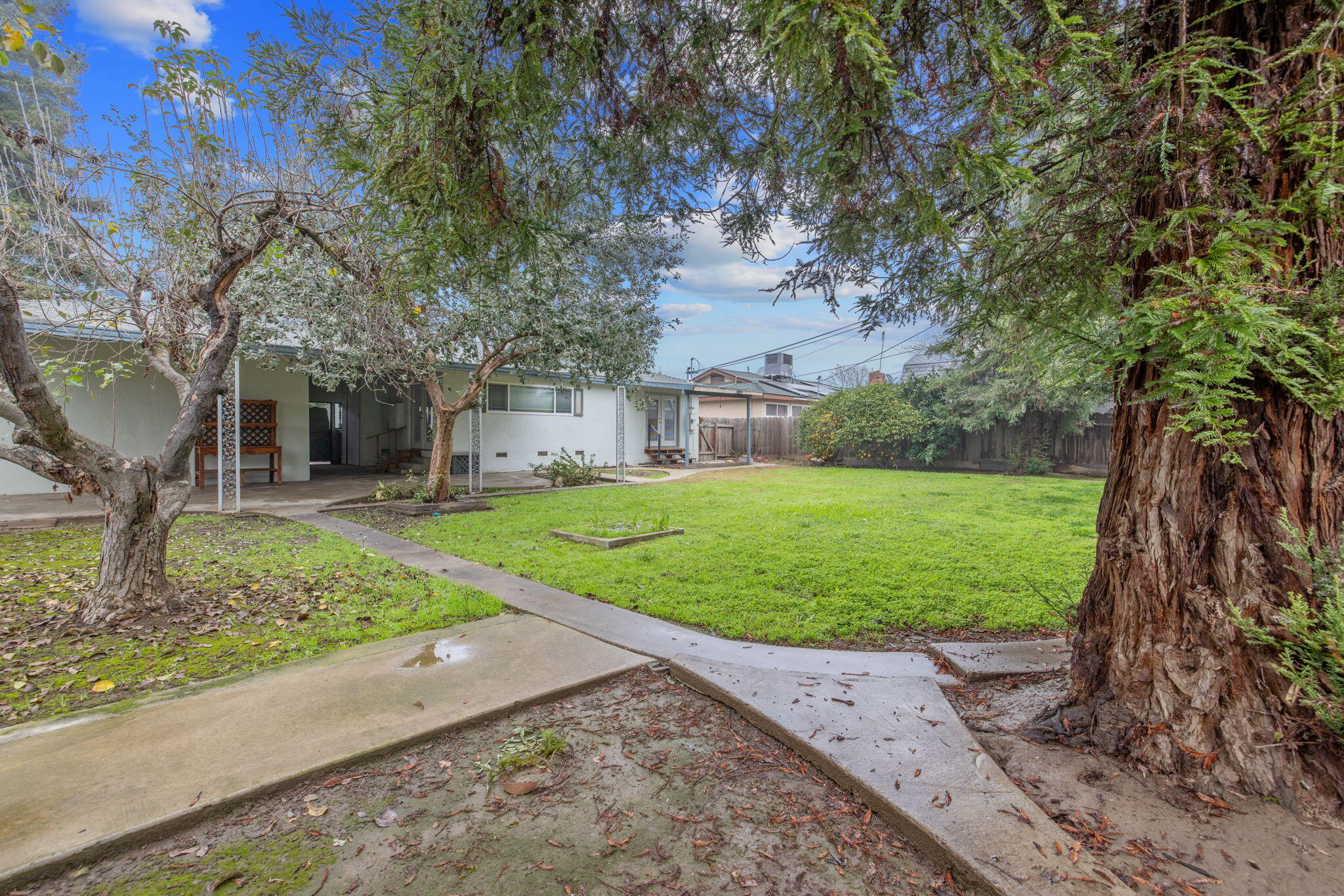 479 E Sandra Ave, Tulare, CA 93274