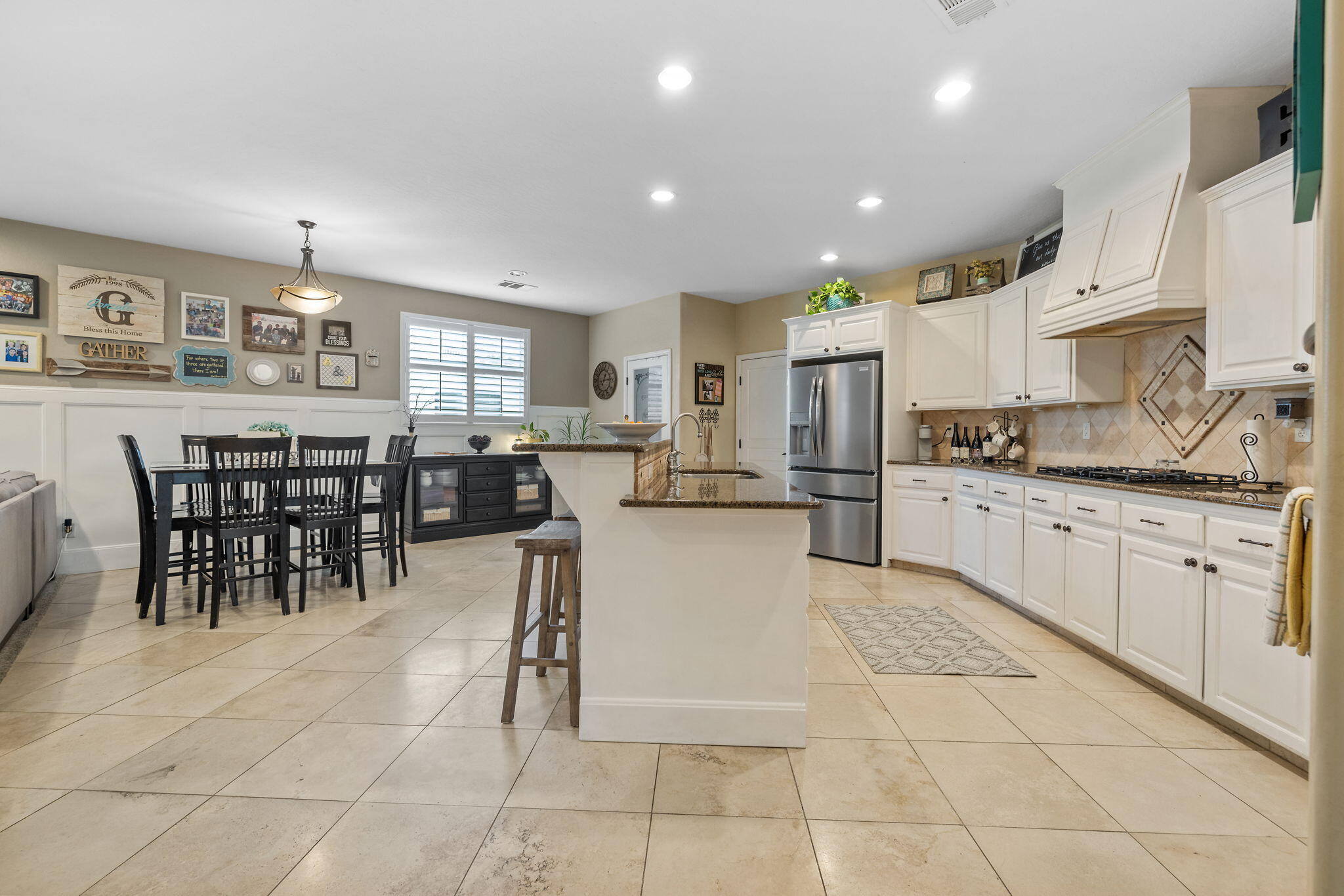 1823 Rothschild Ave, Tulare, CA 93274