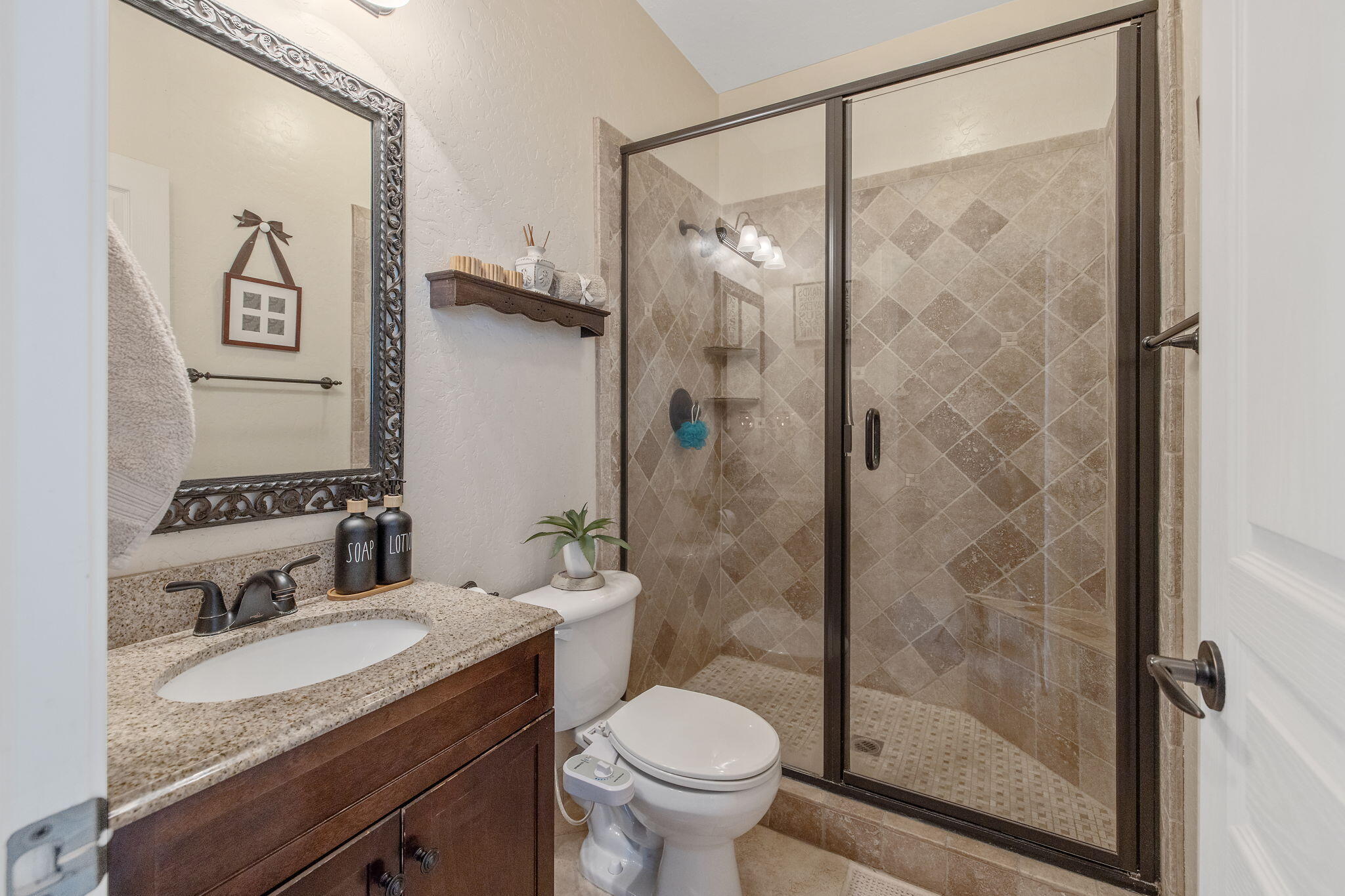 1823 Rothschild Ave, Tulare, CA 93274