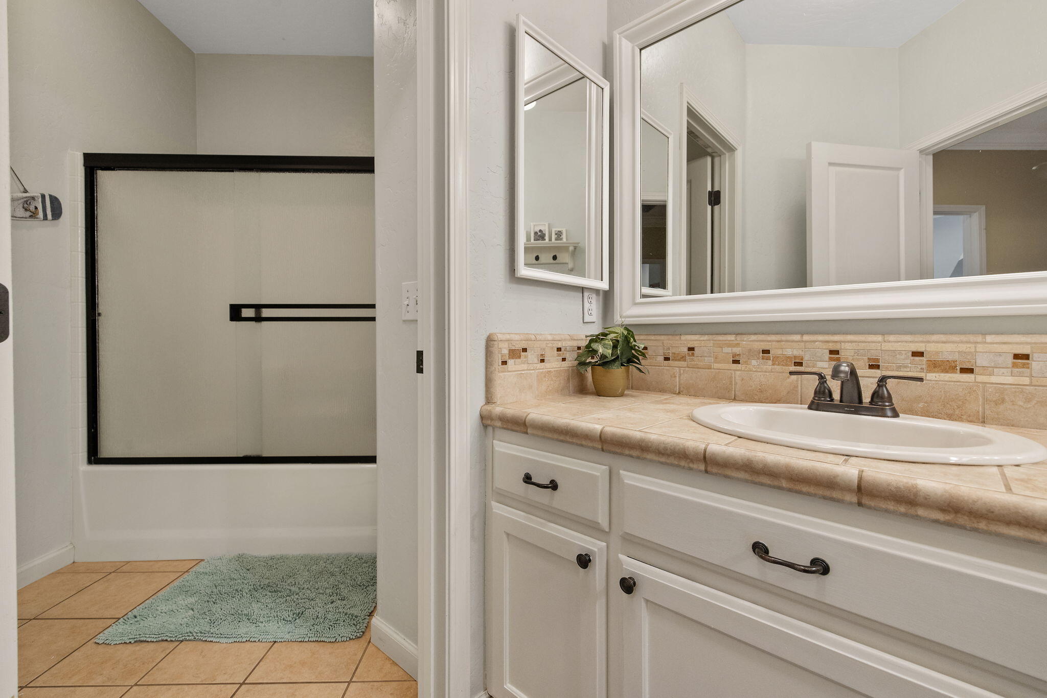 1823 Rothschild Ave, Tulare, CA 93274