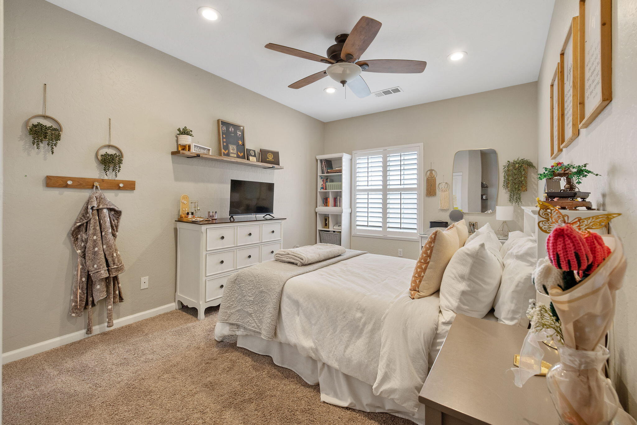 1823 Rothschild Ave, Tulare, CA 93274