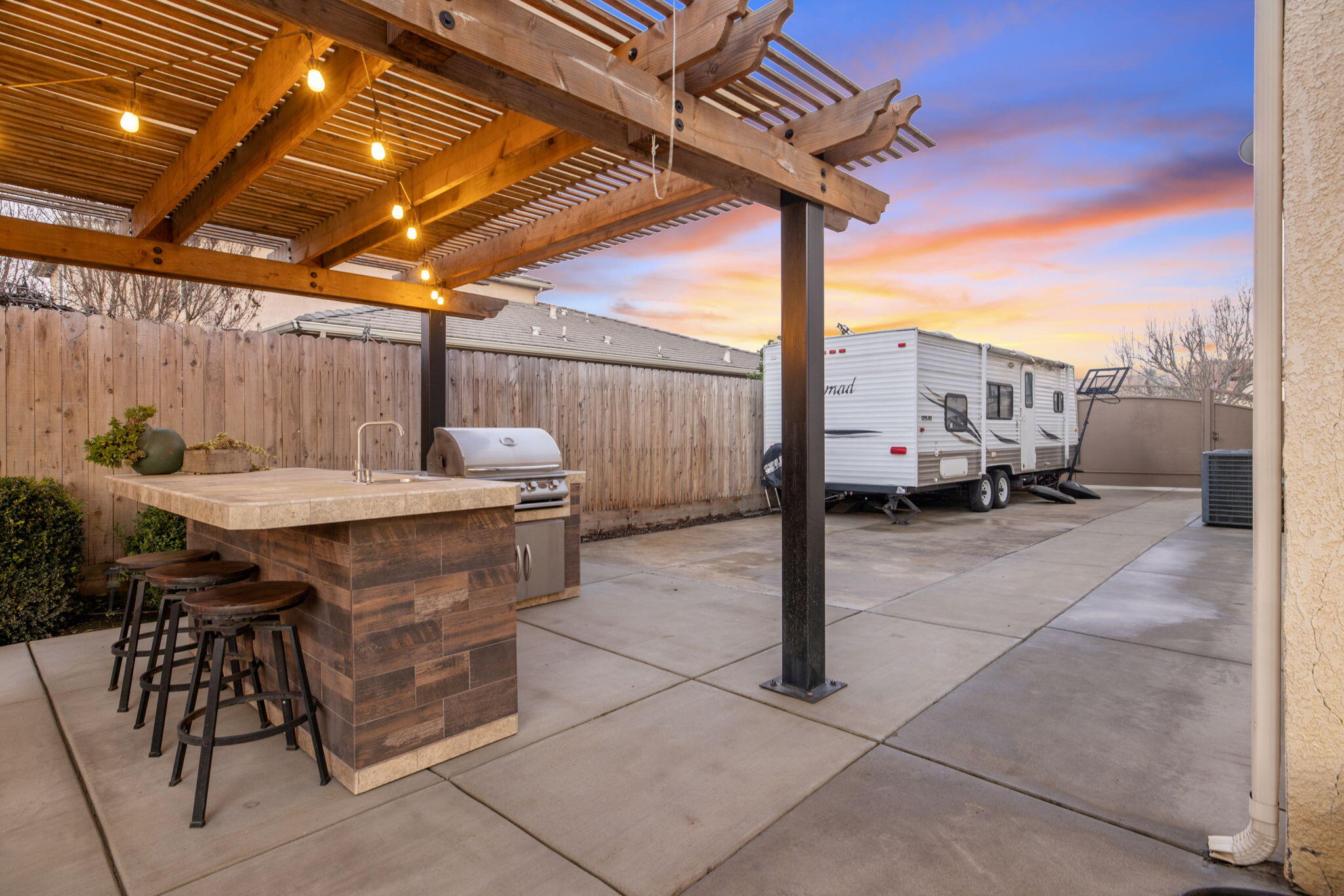 1823 Rothschild Ave, Tulare, CA 93274