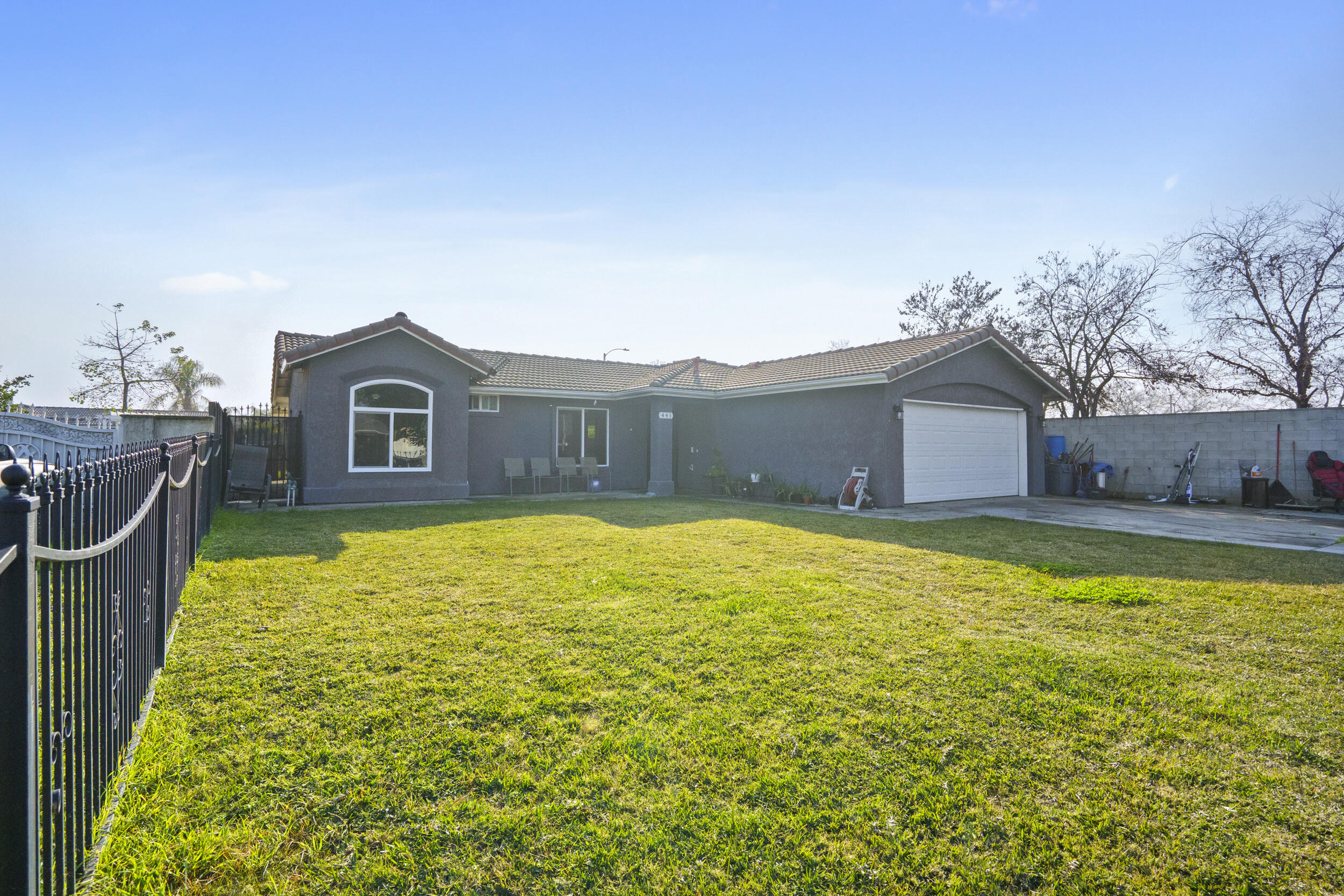 441 W Glenhaven Ct, Visalia, CA 93291