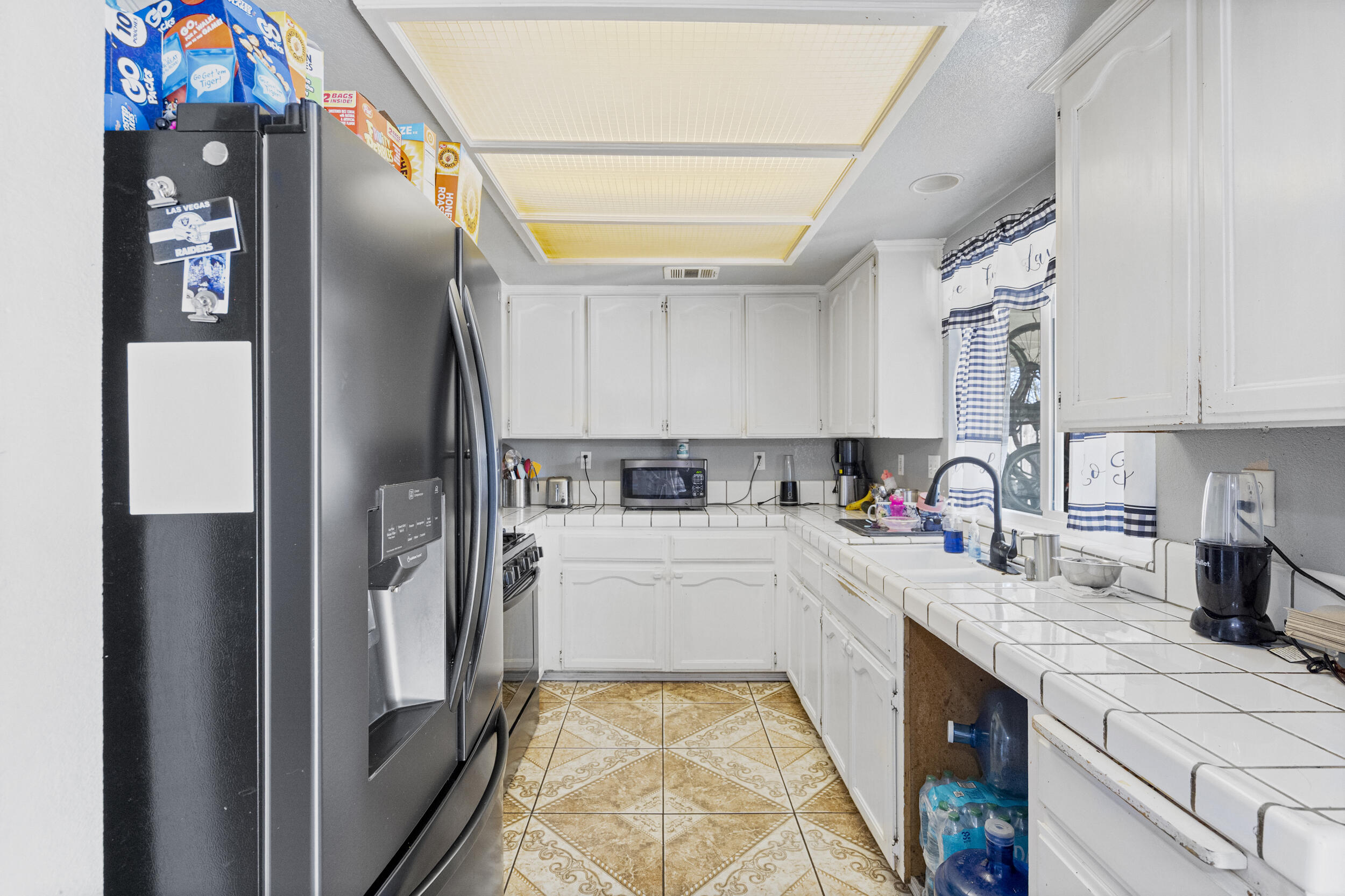 441 W Glenhaven Ct, Visalia, CA 93291