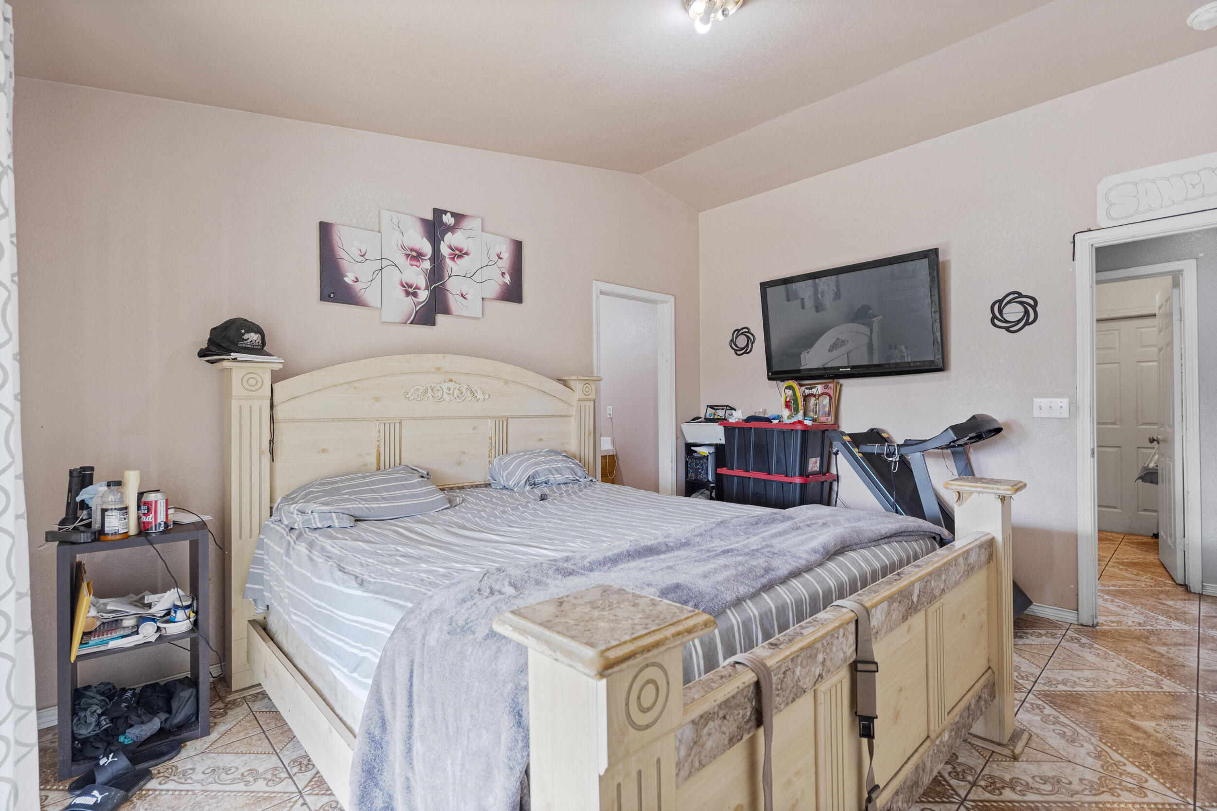 441 W Glenhaven Ct, Visalia, CA 93291