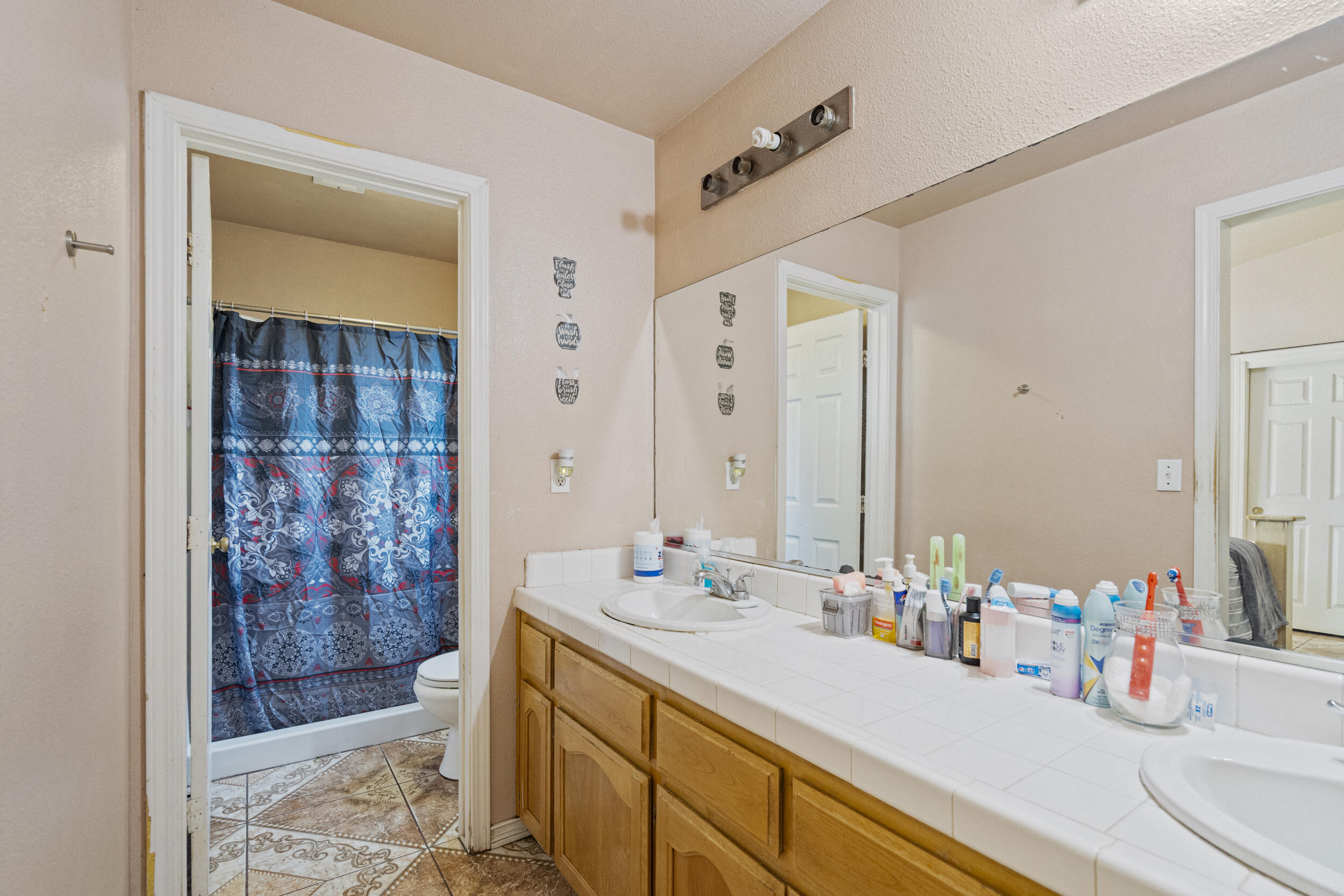 441 W Glenhaven Ct, Visalia, CA 93291