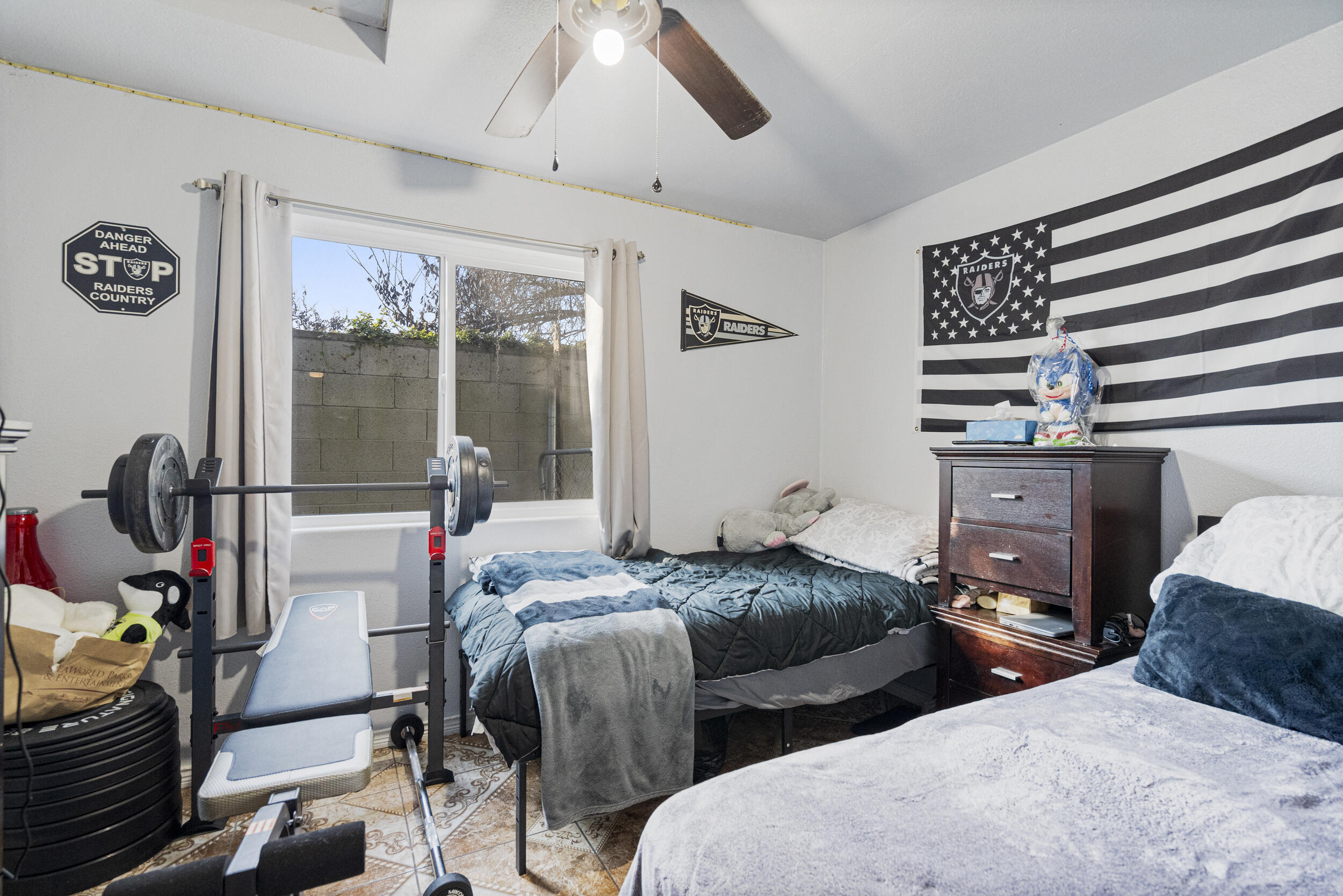 441 W Glenhaven Ct, Visalia, CA 93291