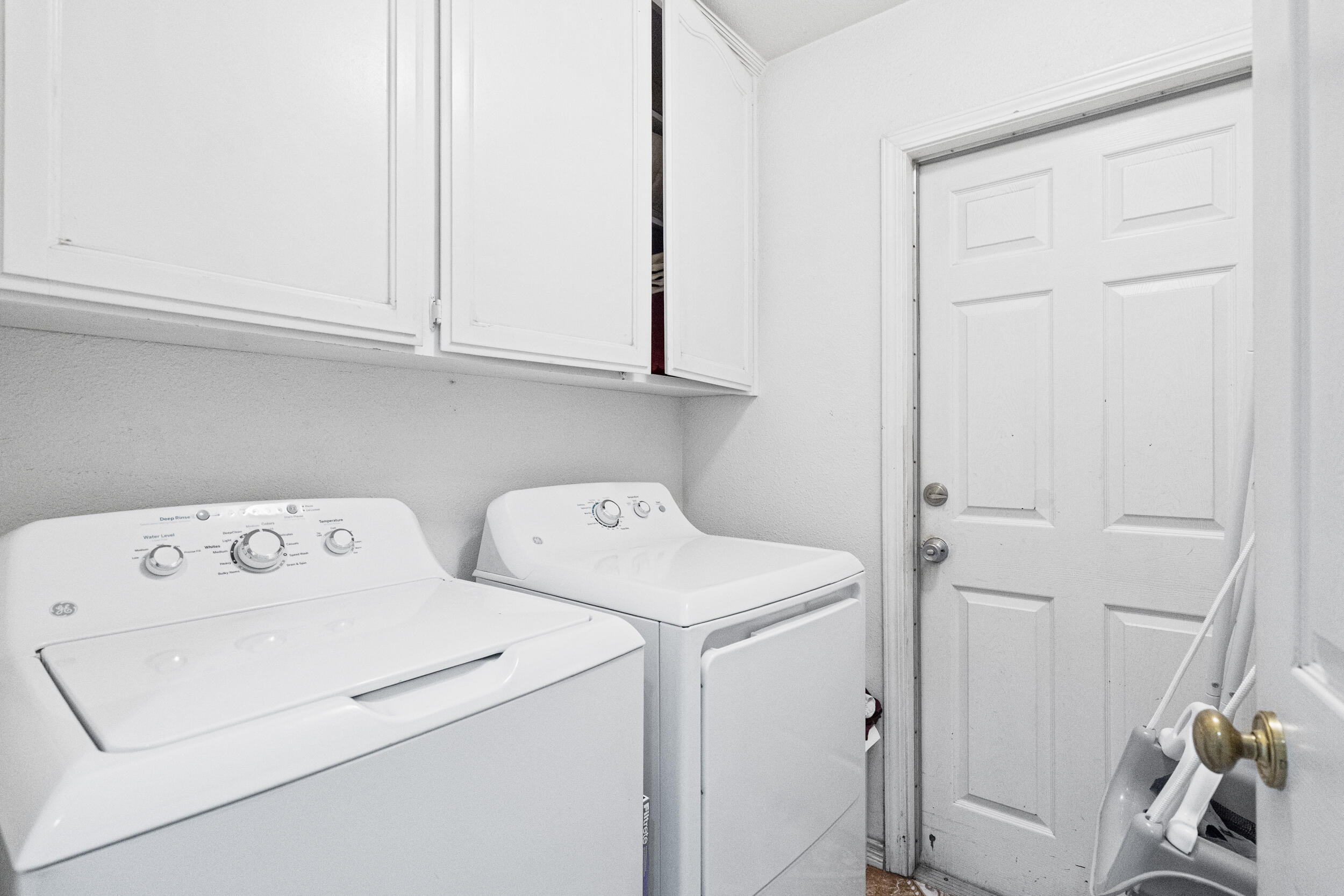 441 W Glenhaven Ct, Visalia, CA 93291