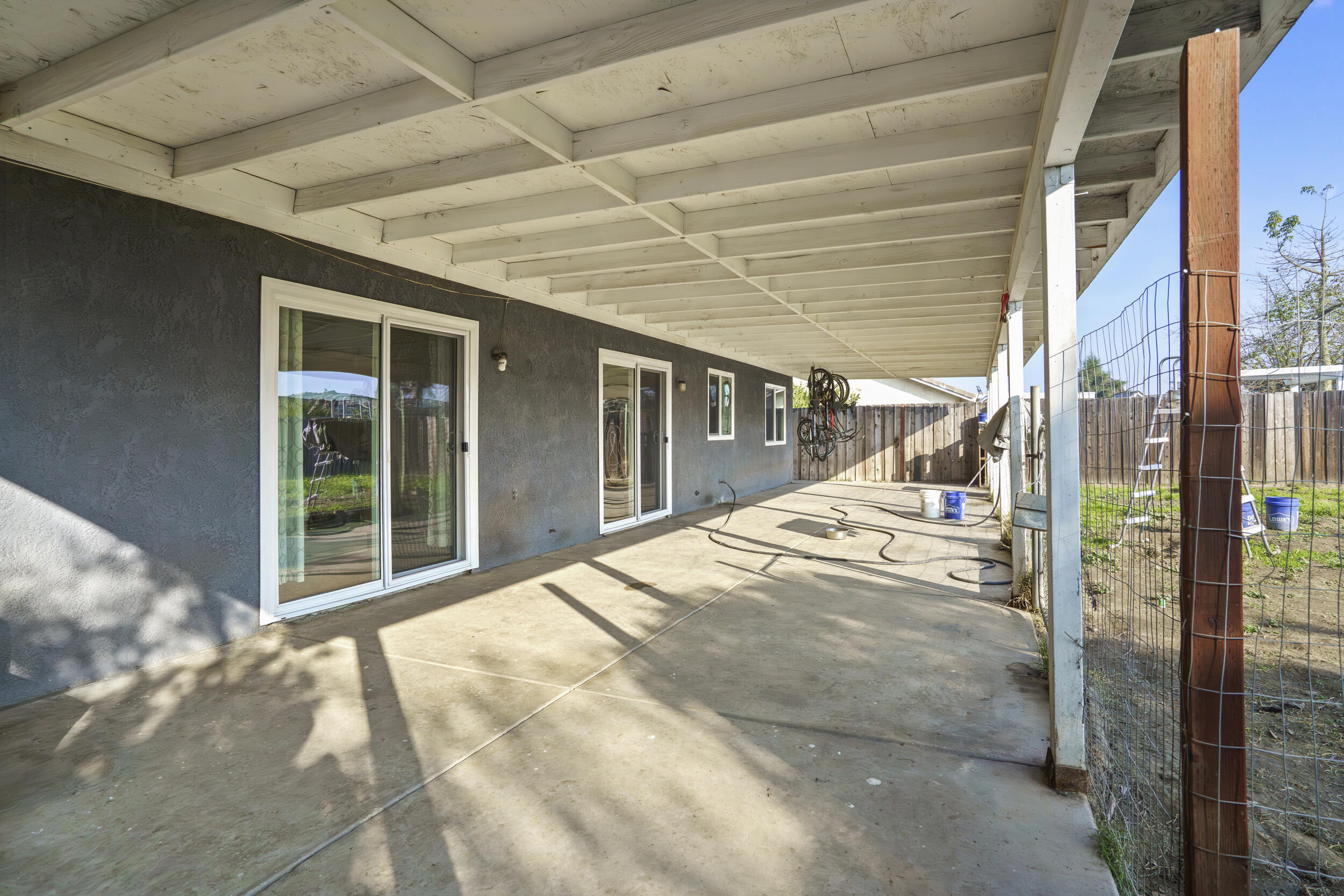 441 W Glenhaven Ct, Visalia, CA 93291