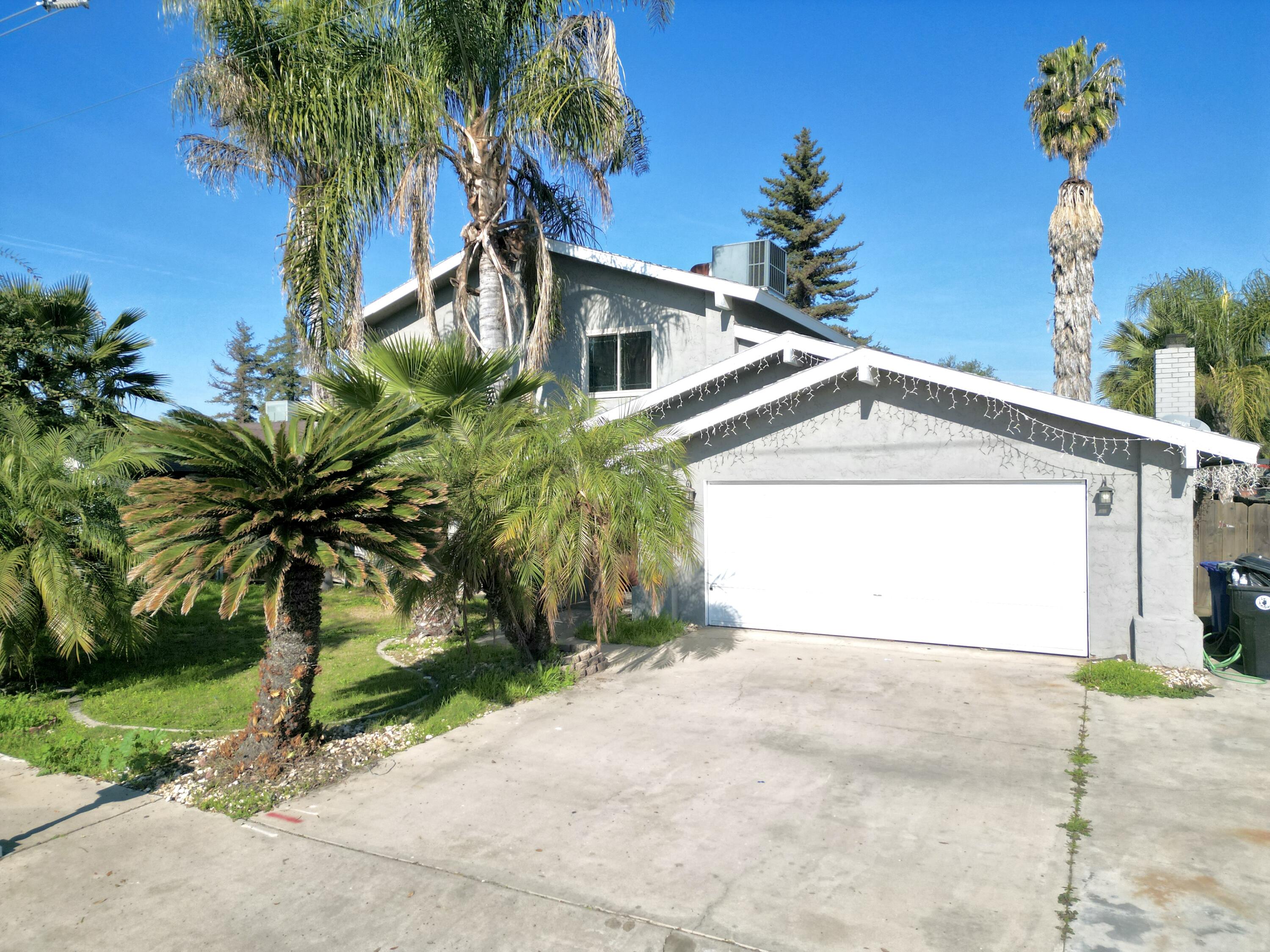 1120 W Mulberry Ave, Porterville, CA 93257