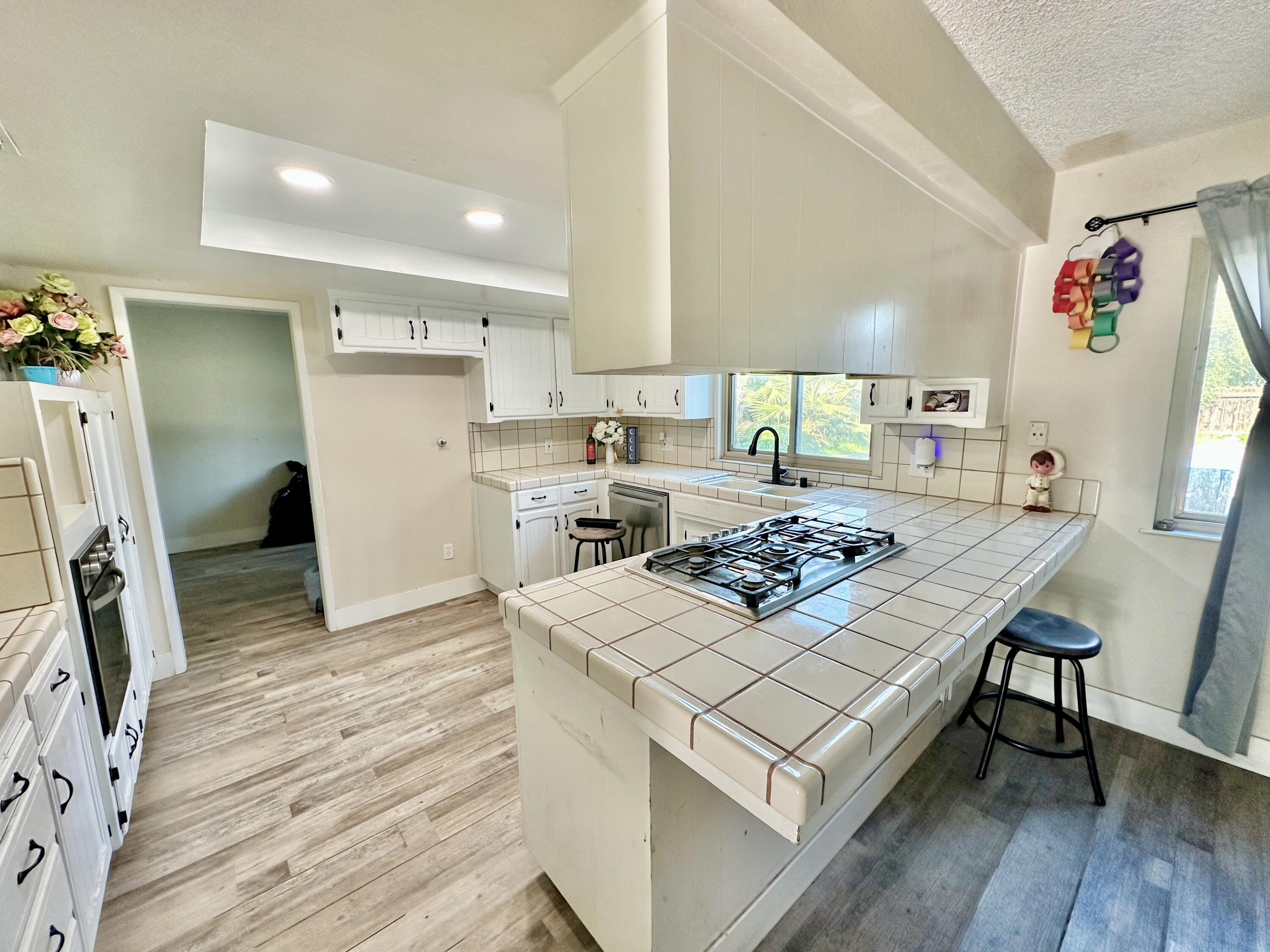 1120 W Mulberry Ave, Porterville, CA 93257