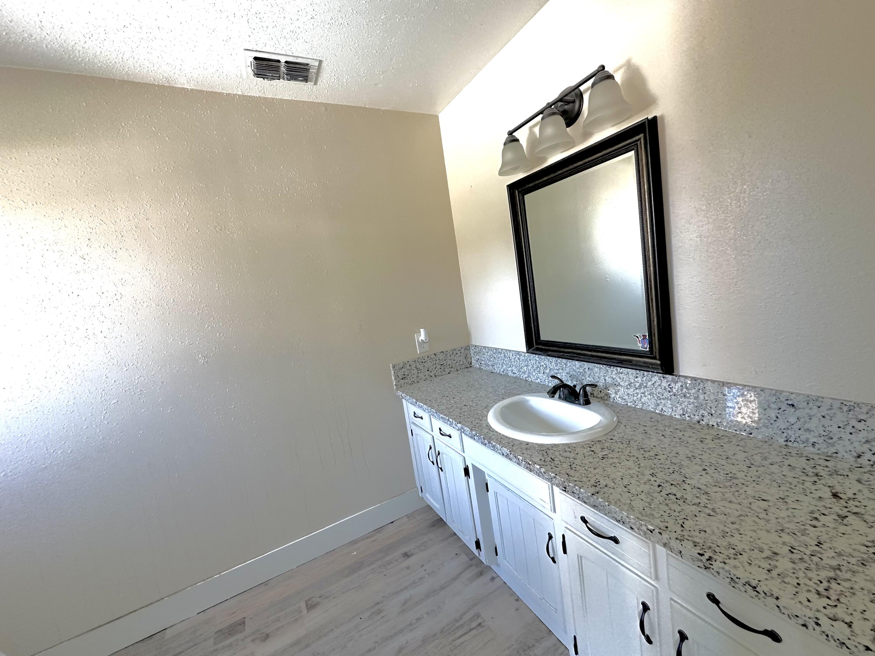 1120 W Mulberry Ave, Porterville, CA 93257