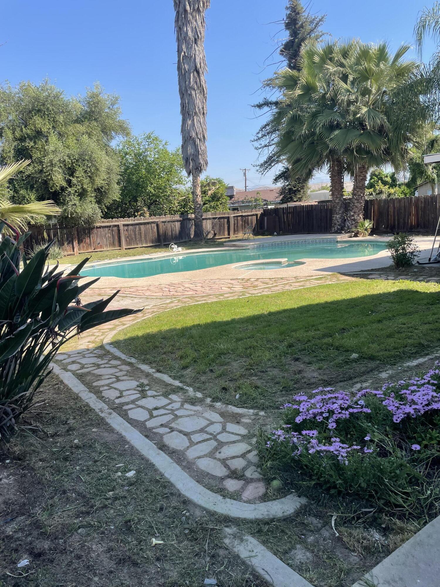 1120 W Mulberry Ave, Porterville, CA 93257