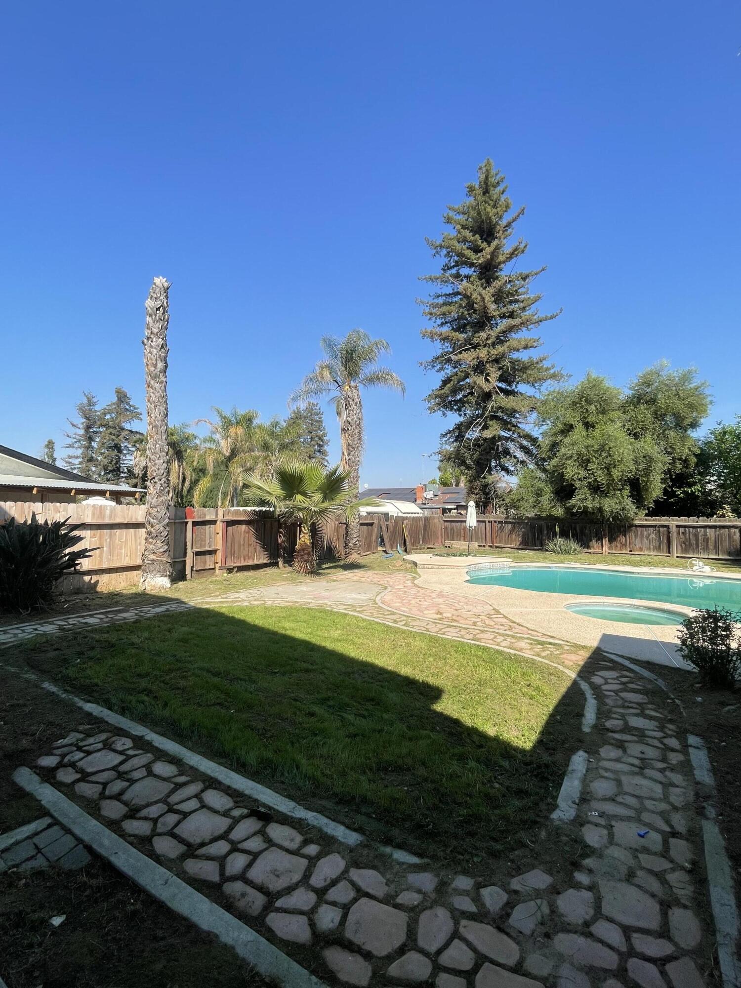 1120 W Mulberry Ave, Porterville, CA 93257