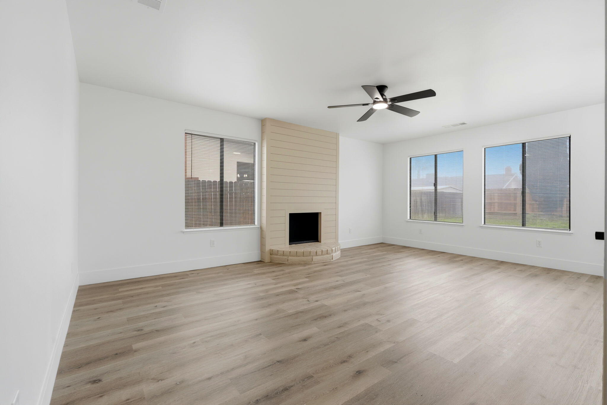 283 Mercedes Ln, Lemoore, CA 93245