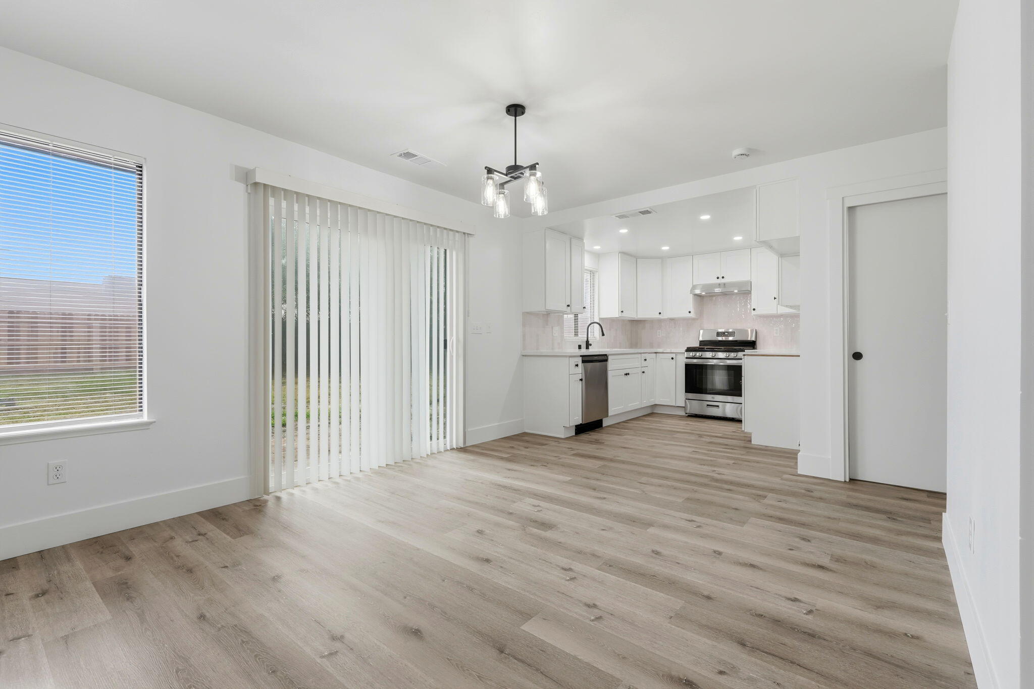 283 Mercedes Ln, Lemoore, CA 93245