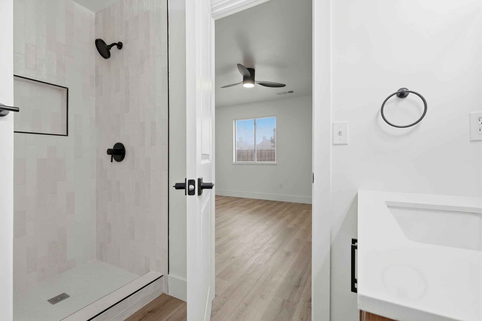 283 Mercedes Ln, Lemoore, CA 93245