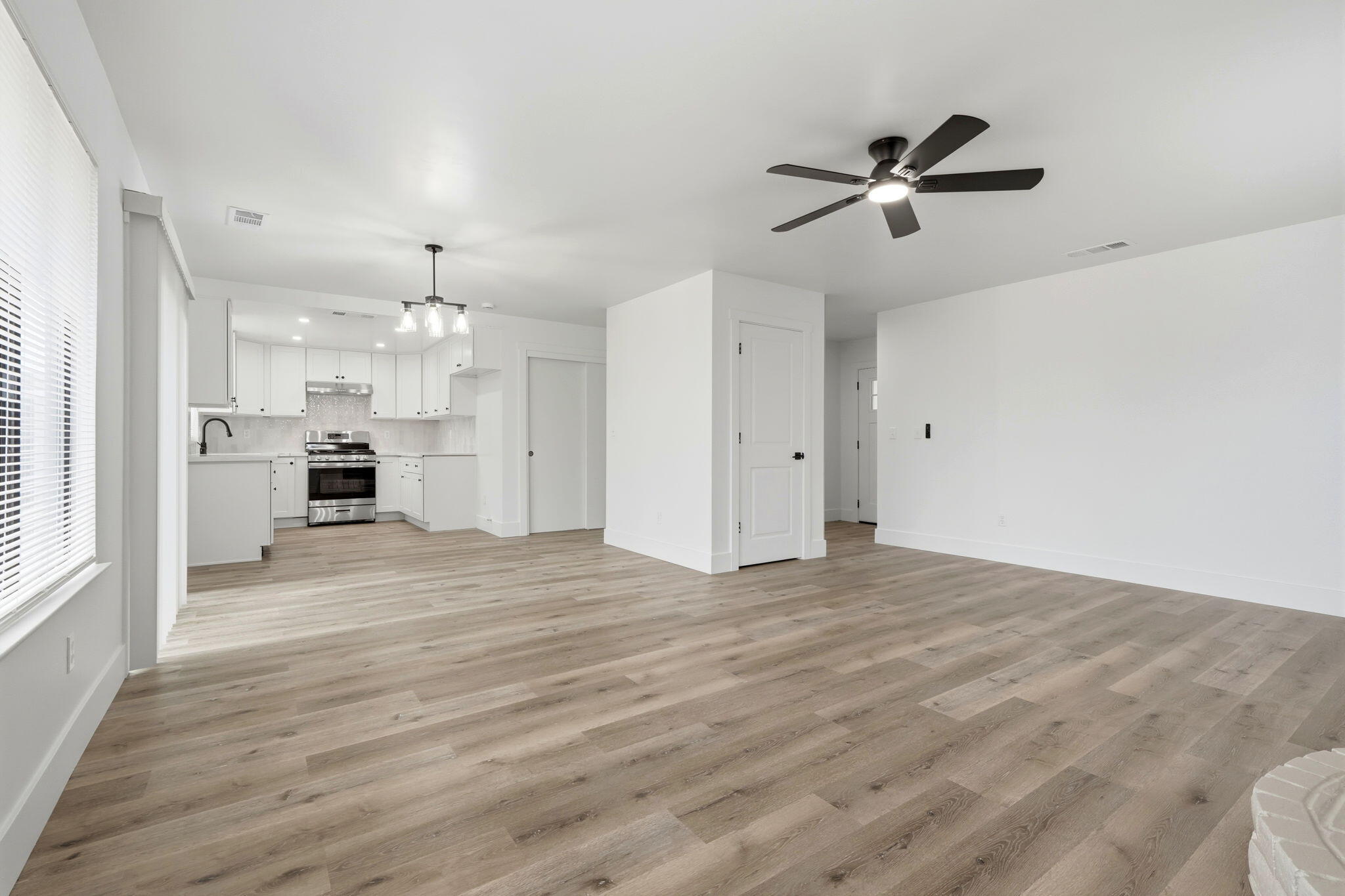 283 Mercedes Ln, Lemoore, CA 93245