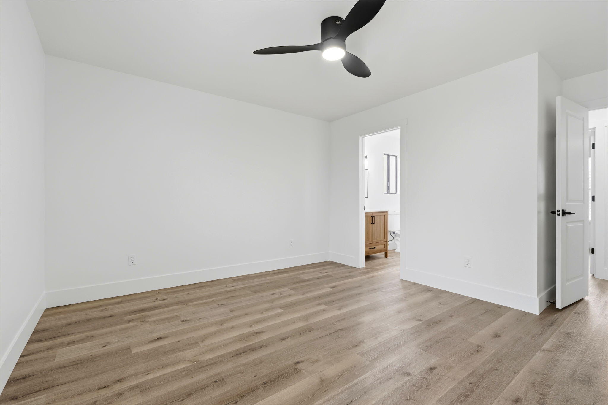 283 Mercedes Ln, Lemoore, CA 93245