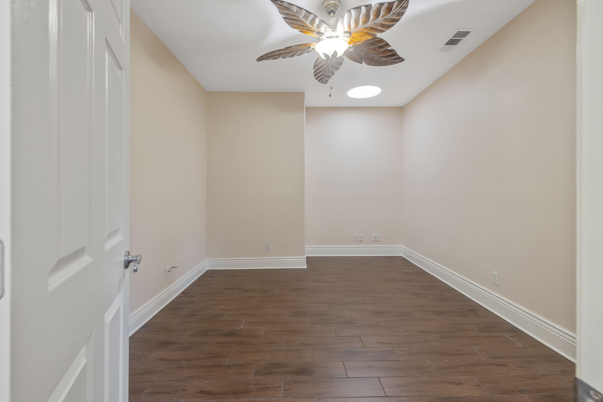 3047 S La Mesa Ct, Visalia, CA 93292