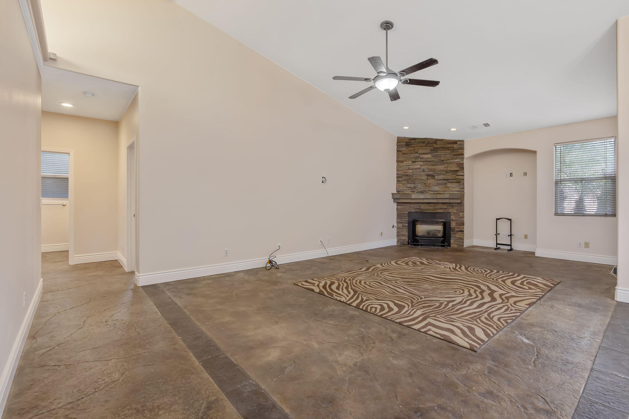 3047 S La Mesa Ct, Visalia, CA 93292