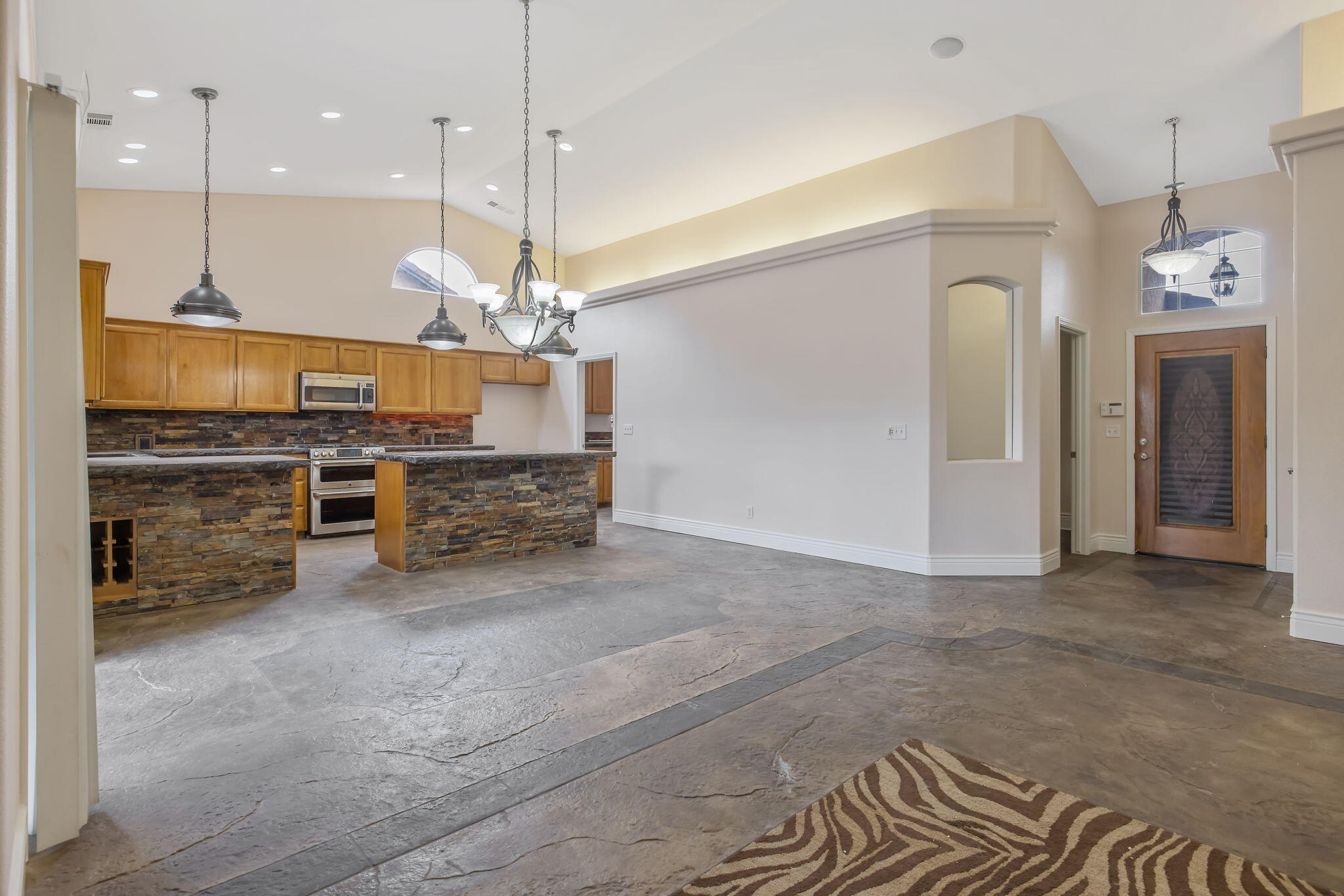 3047 S La Mesa Ct, Visalia, CA 93292