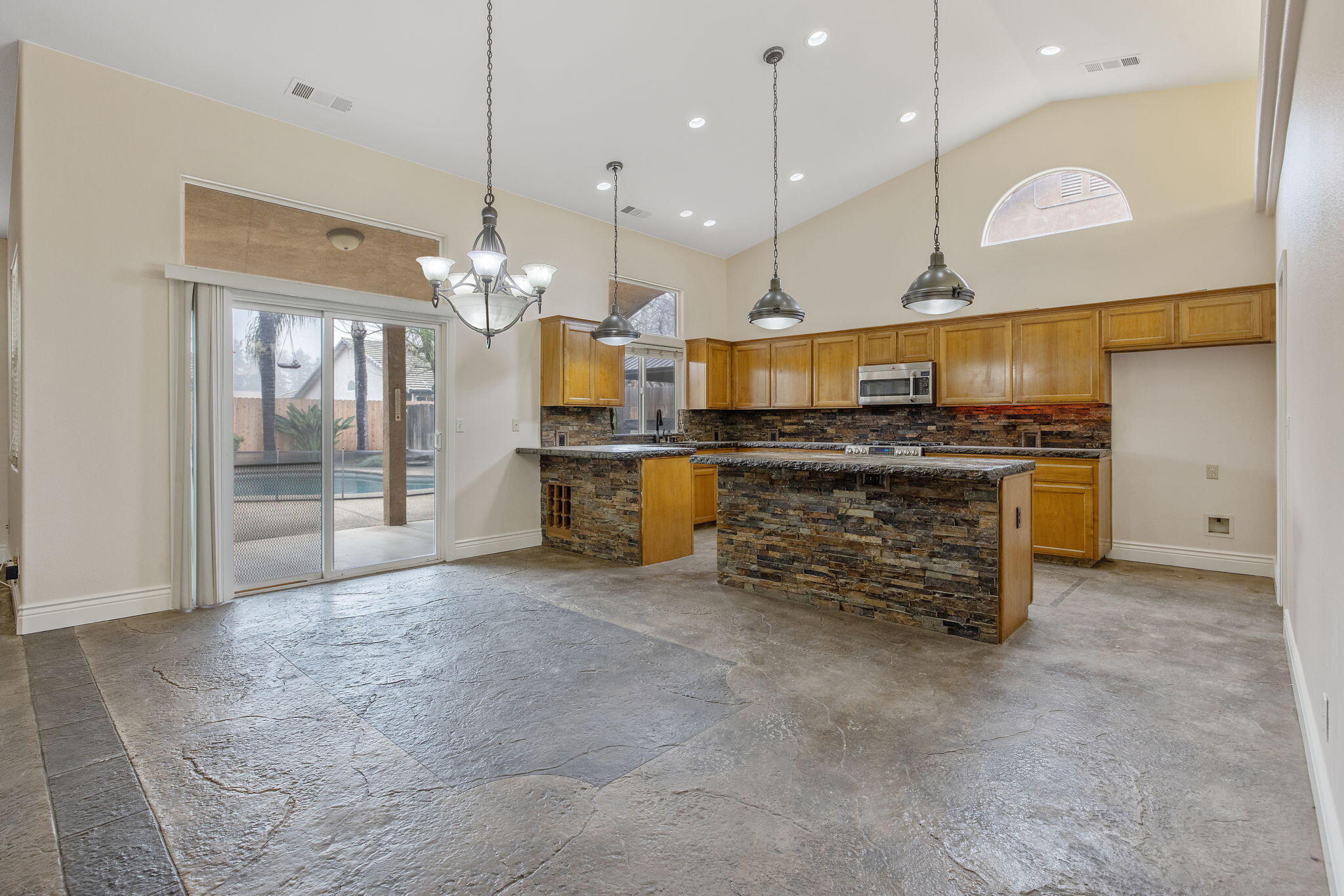 3047 S La Mesa Ct, Visalia, CA 93292