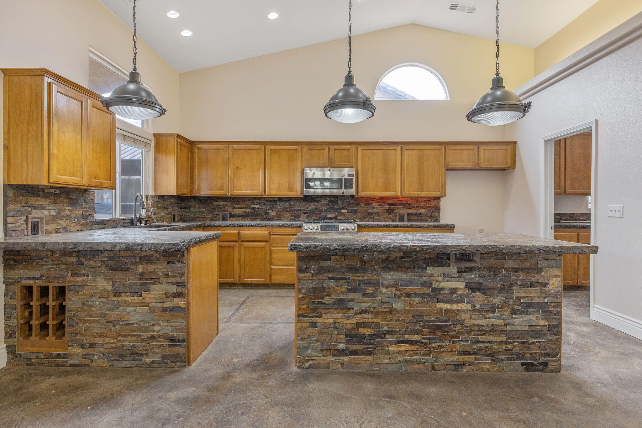 3047 S La Mesa Ct, Visalia, CA 93292