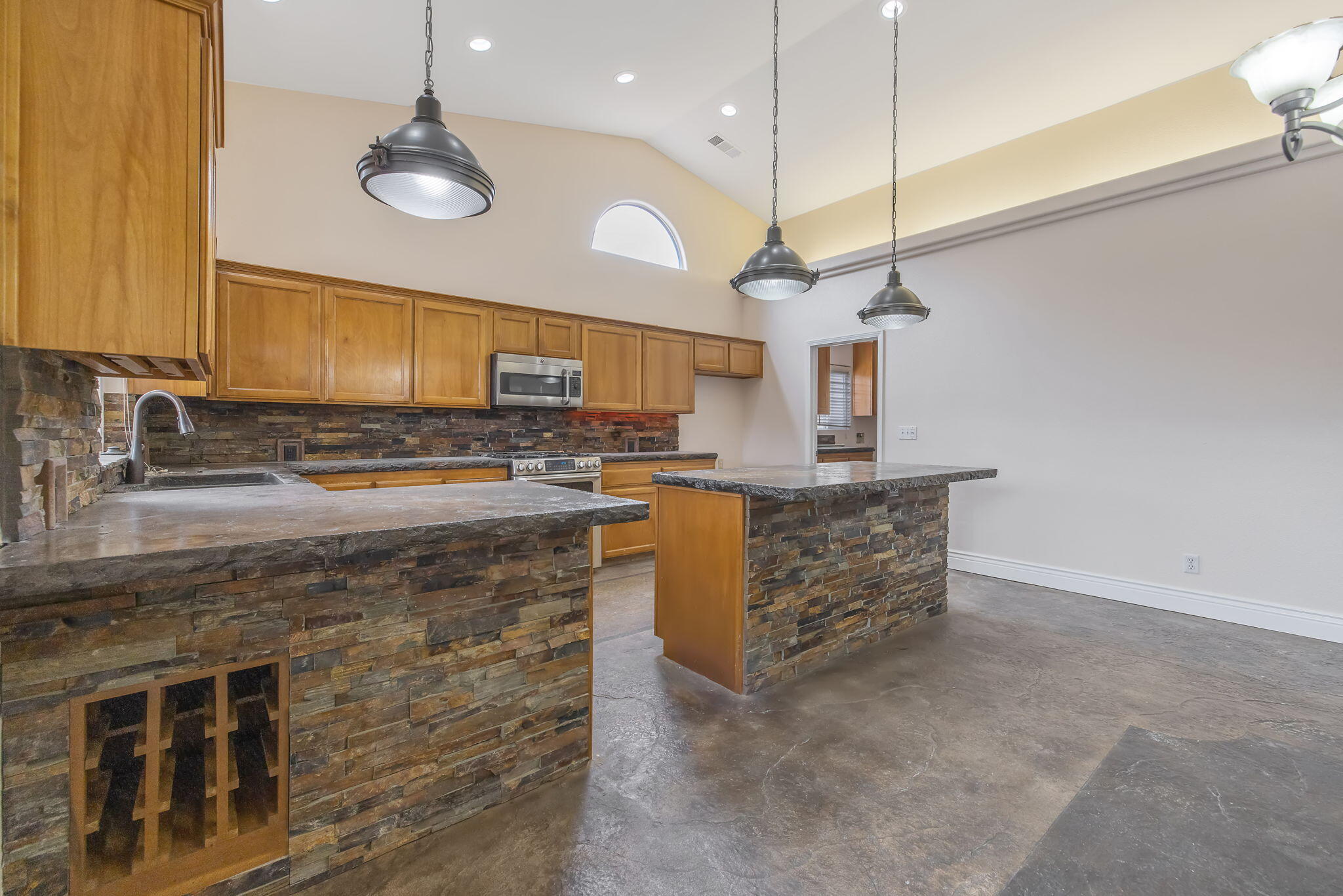 3047 S La Mesa Ct, Visalia, CA 93292