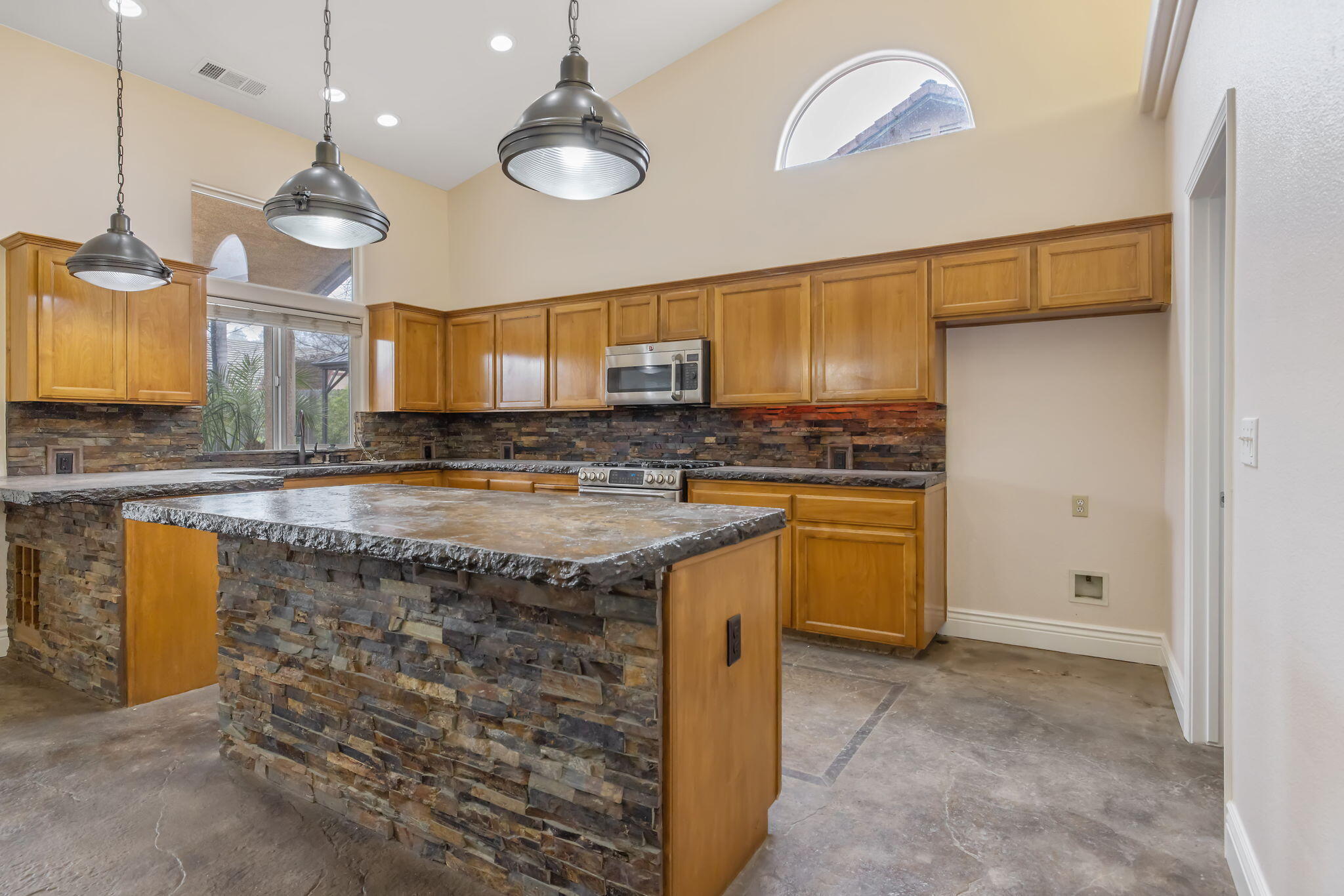 3047 S La Mesa Ct, Visalia, CA 93292