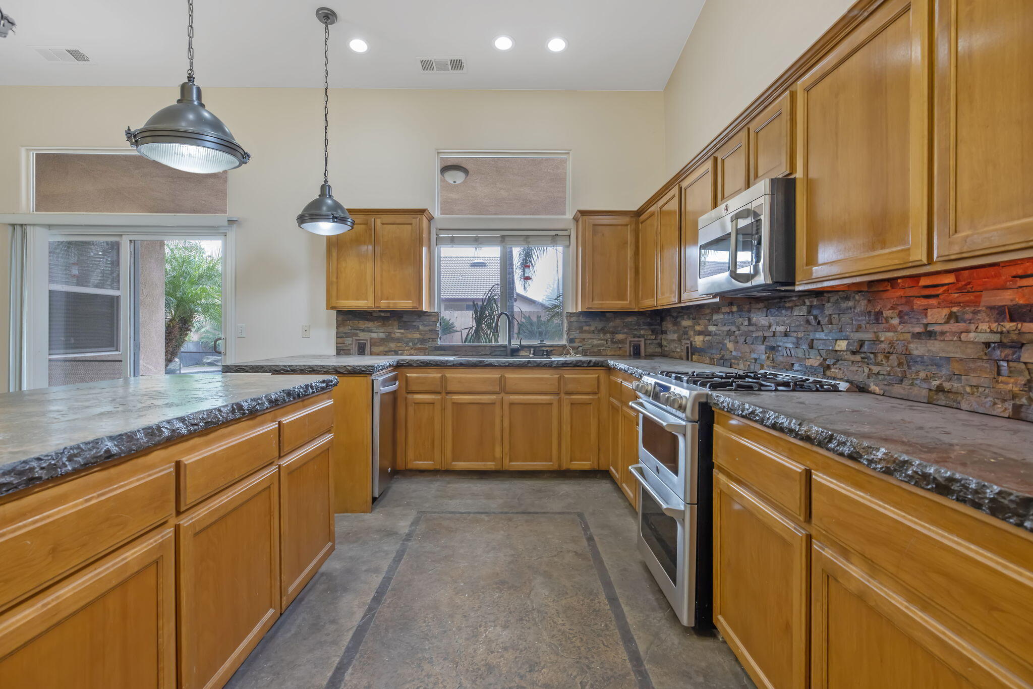 3047 S La Mesa Ct, Visalia, CA 93292