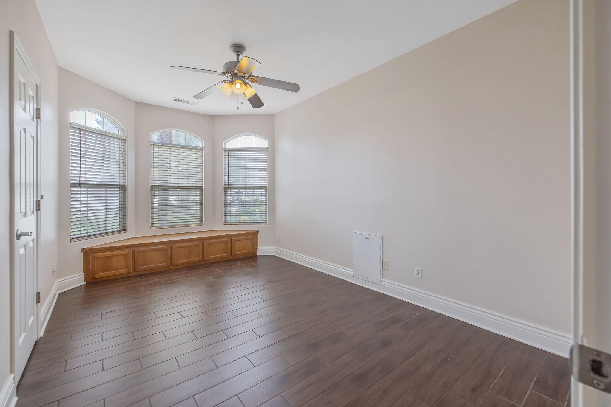 3047 S La Mesa Ct, Visalia, CA 93292