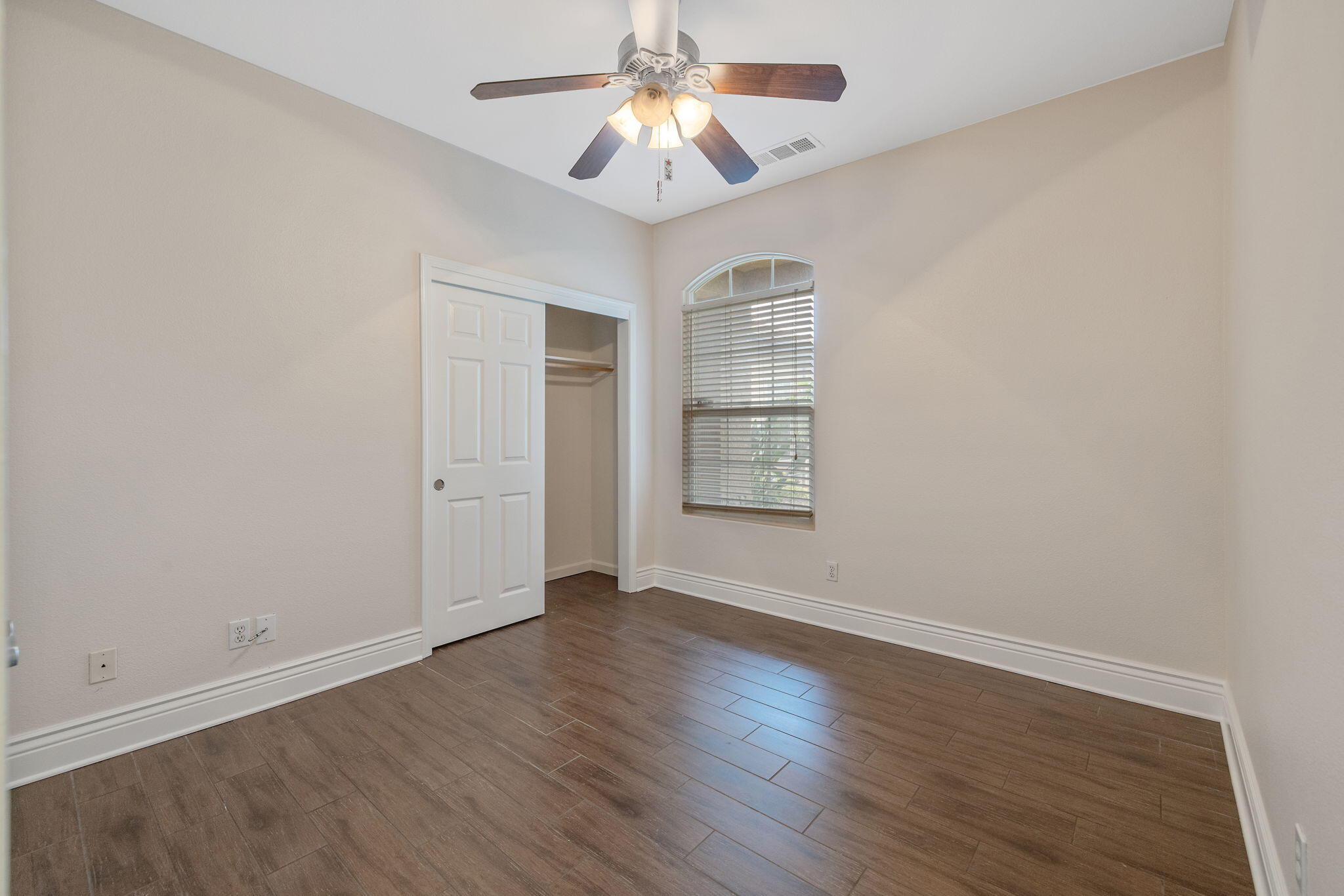 3047 S La Mesa Ct, Visalia, CA 93292