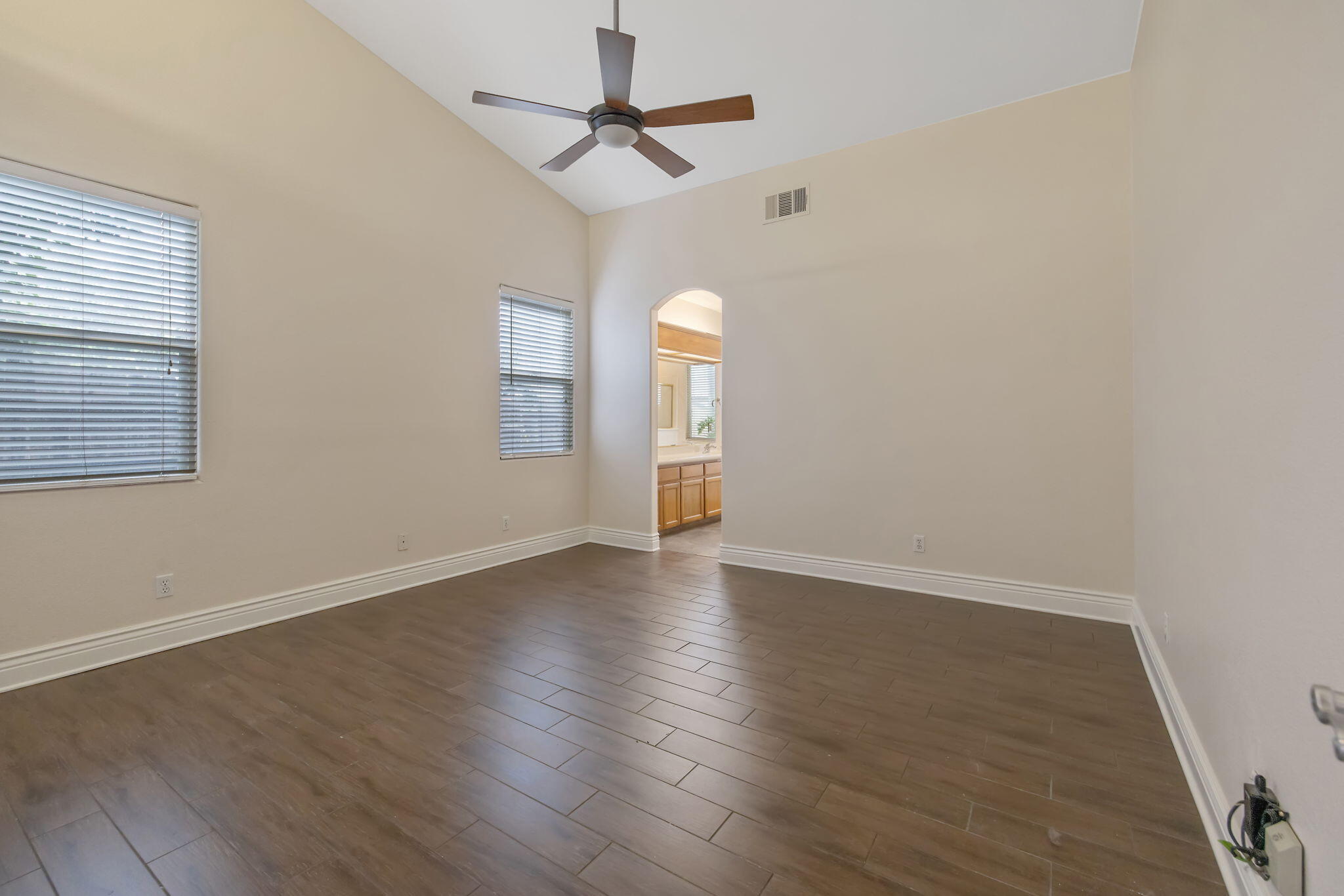 3047 S La Mesa Ct, Visalia, CA 93292