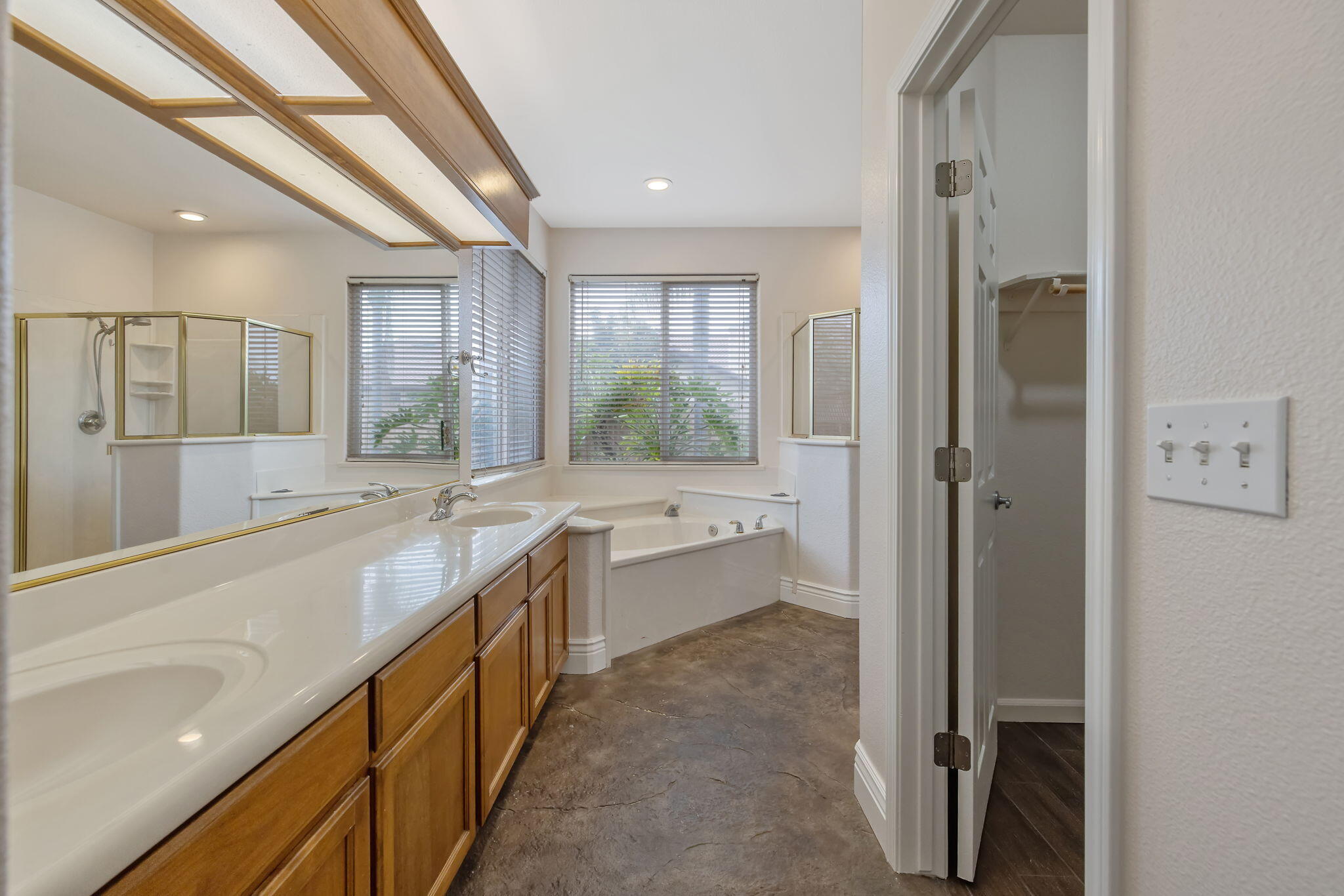 3047 S La Mesa Ct, Visalia, CA 93292