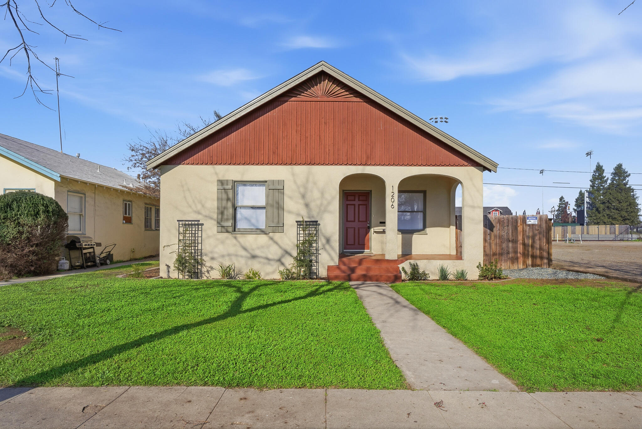 1206 W Center Ave, Visalia, CA 93291